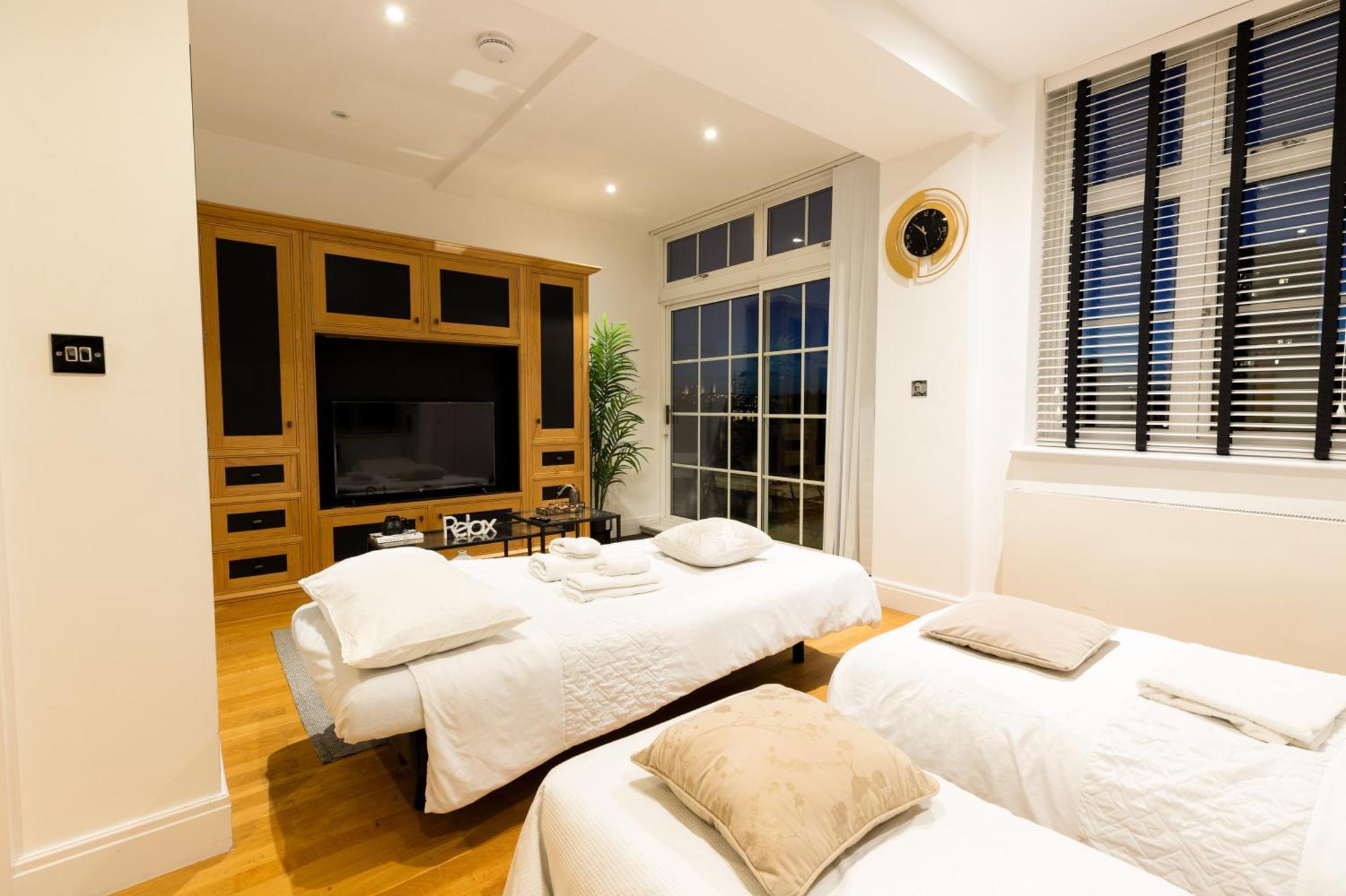 Luxury In Near Big Ben, Buckingham Palace And Eye Apartment