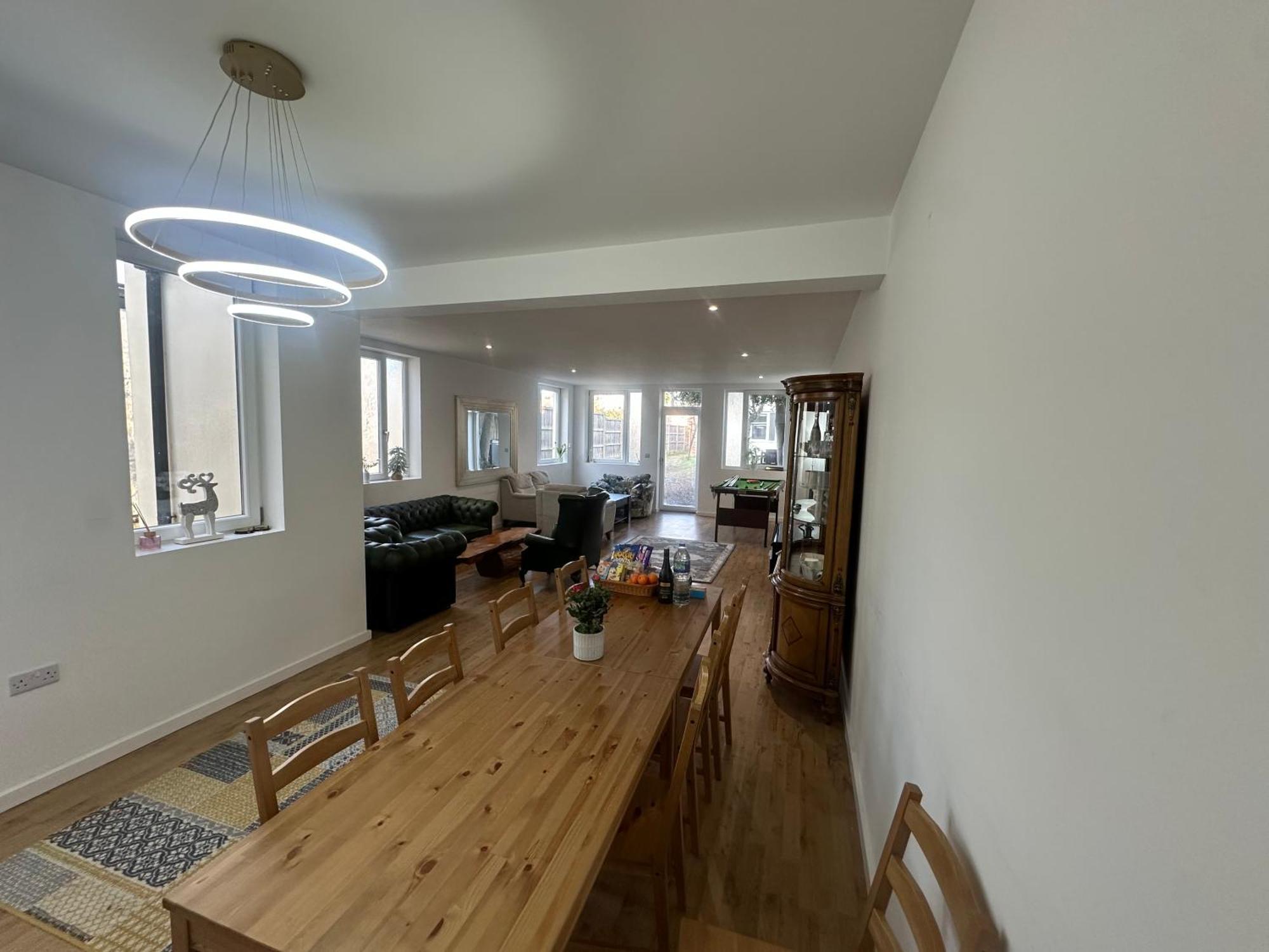 North Spacious: 7-bedroom Group Retreat With Gym Holiday home London