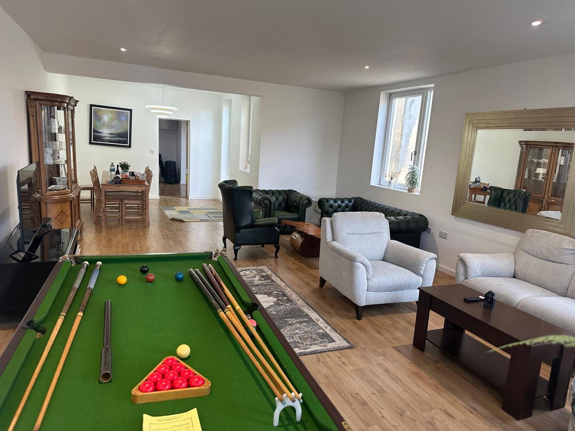 North Spacious: 7-bedroom Group Retreat With Gym Holiday home