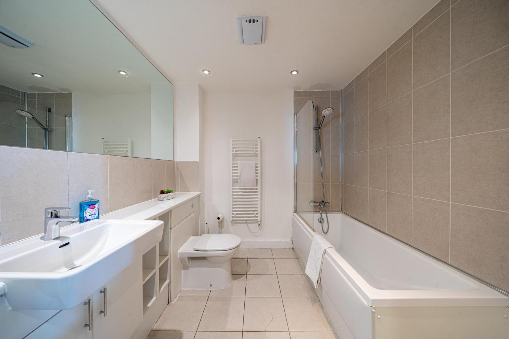 Chic Lakeside W Free Parking Near Excel London