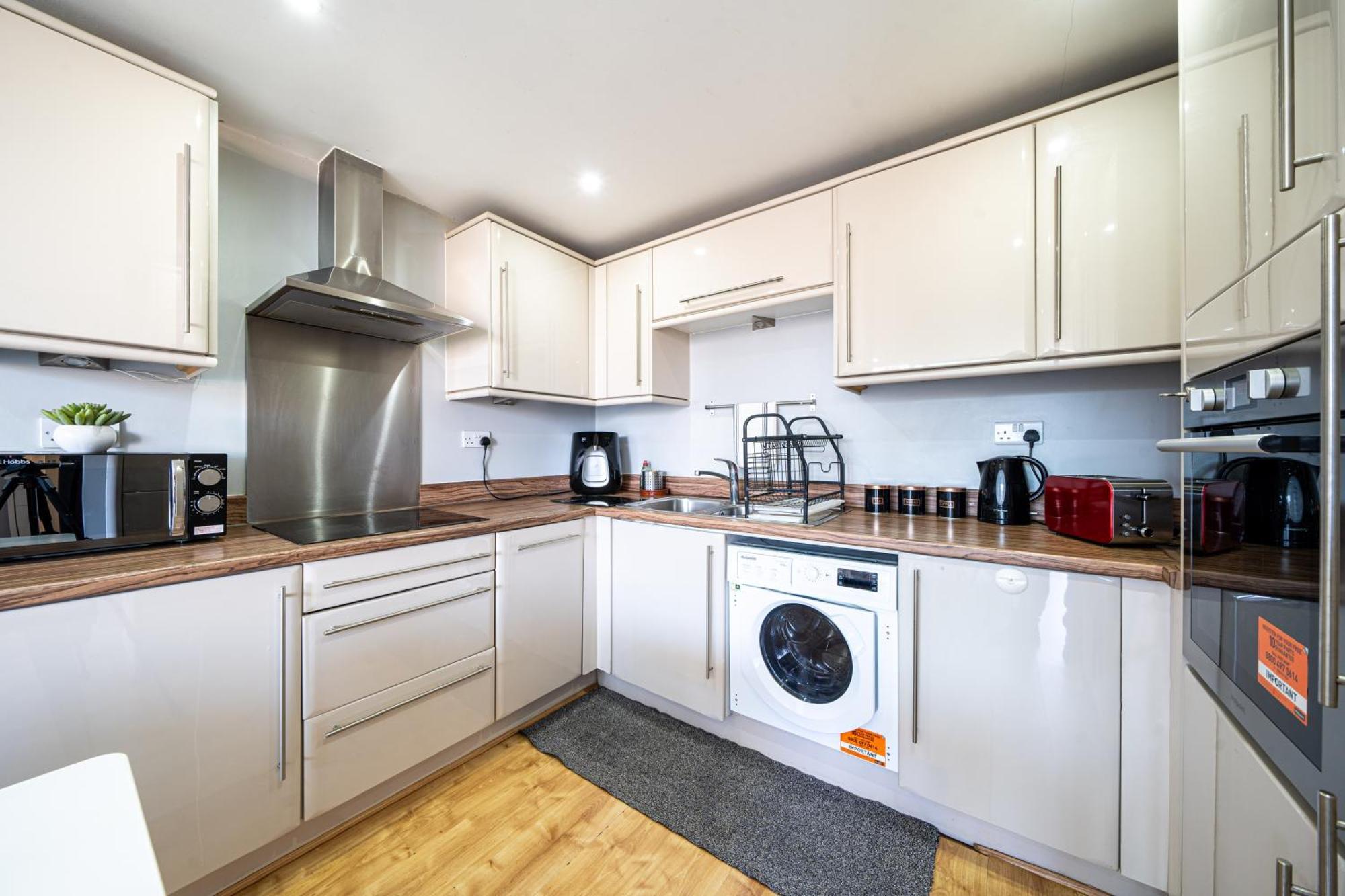 Chic Lakeside W Free Parking Near Excel Apartment