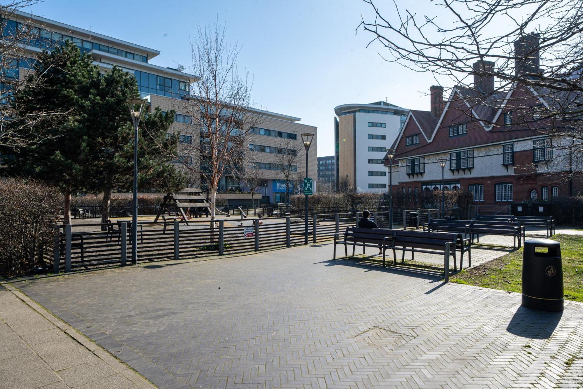 Chic Lakeside W Free Parking Near Excel London