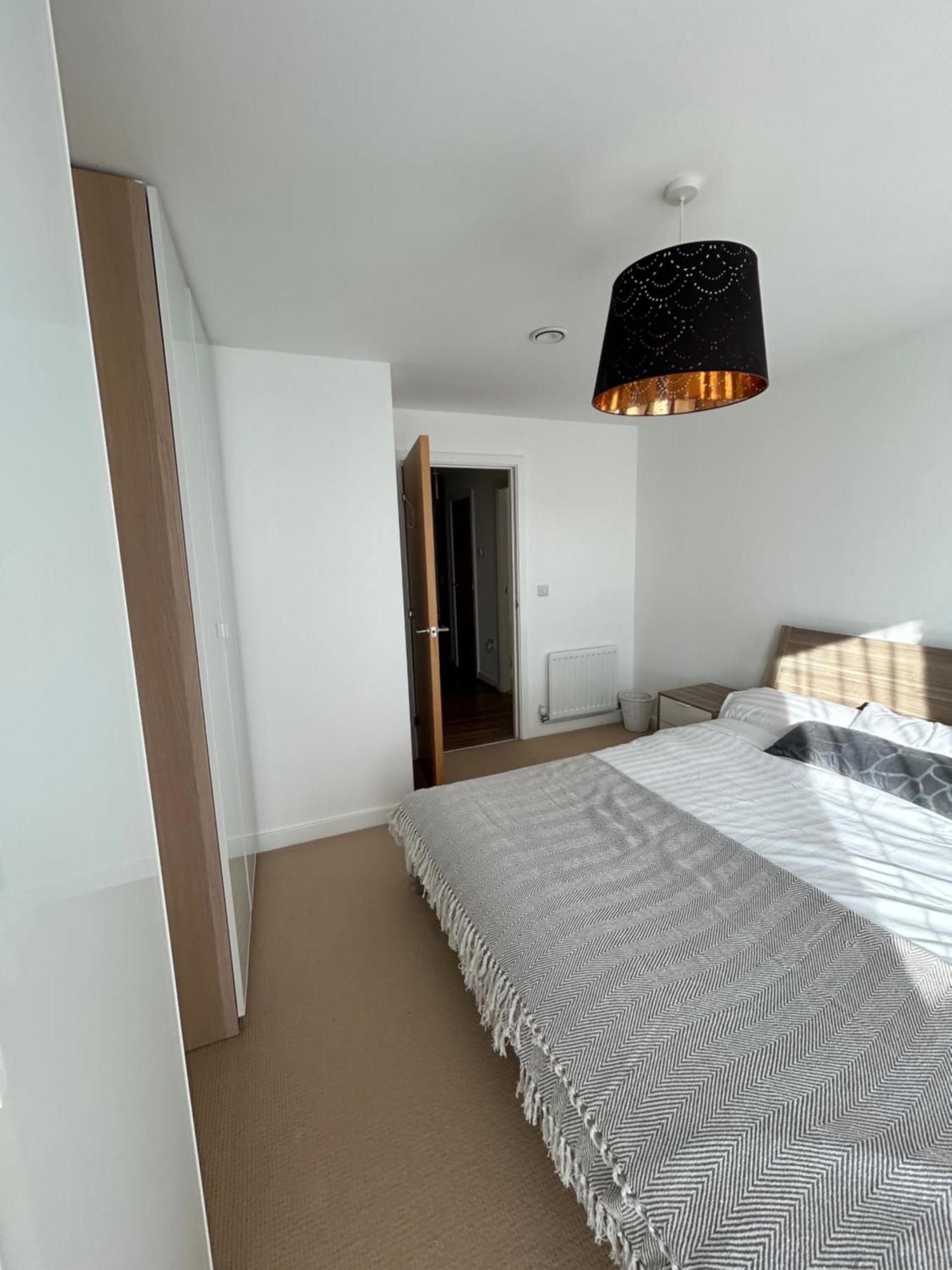 Stylish & Spacious 2-bed In Hale Village - Perfect For Your Stay! London
