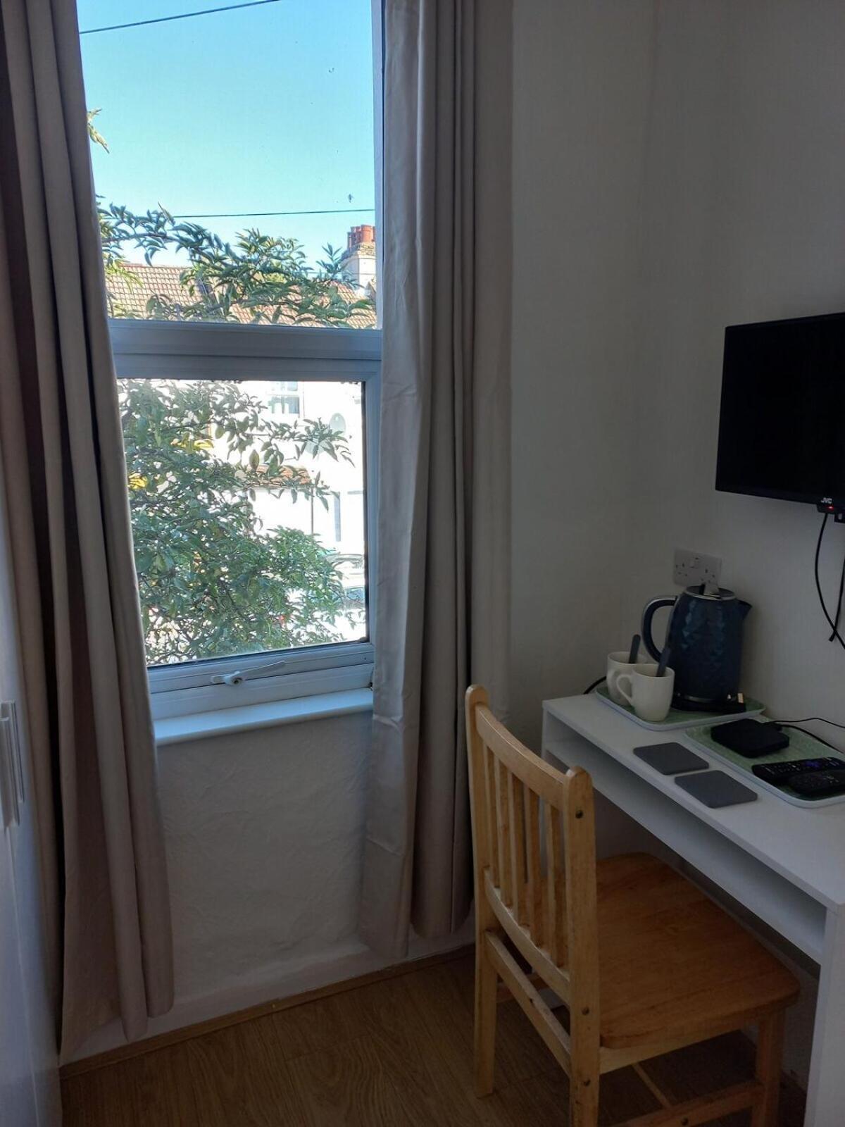 Seven Spots Apartment