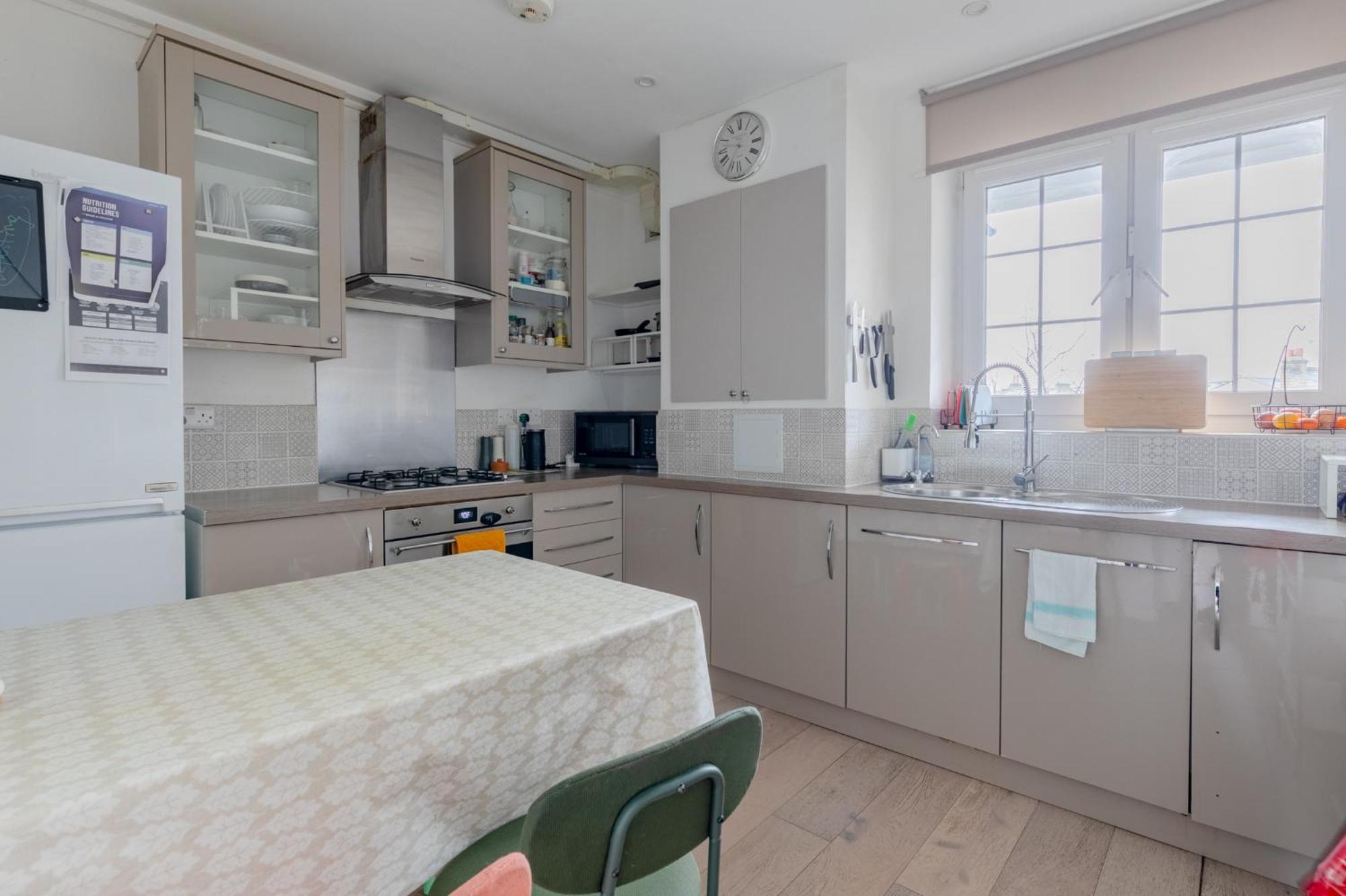 Bright Well Located 2bd Flat South East Apartment