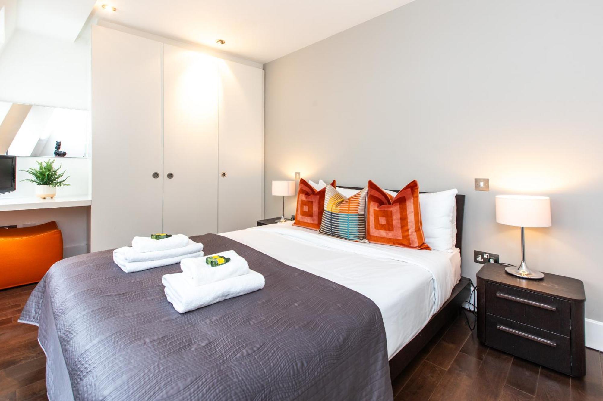 Charming 1br Near Monument Station! Apartment