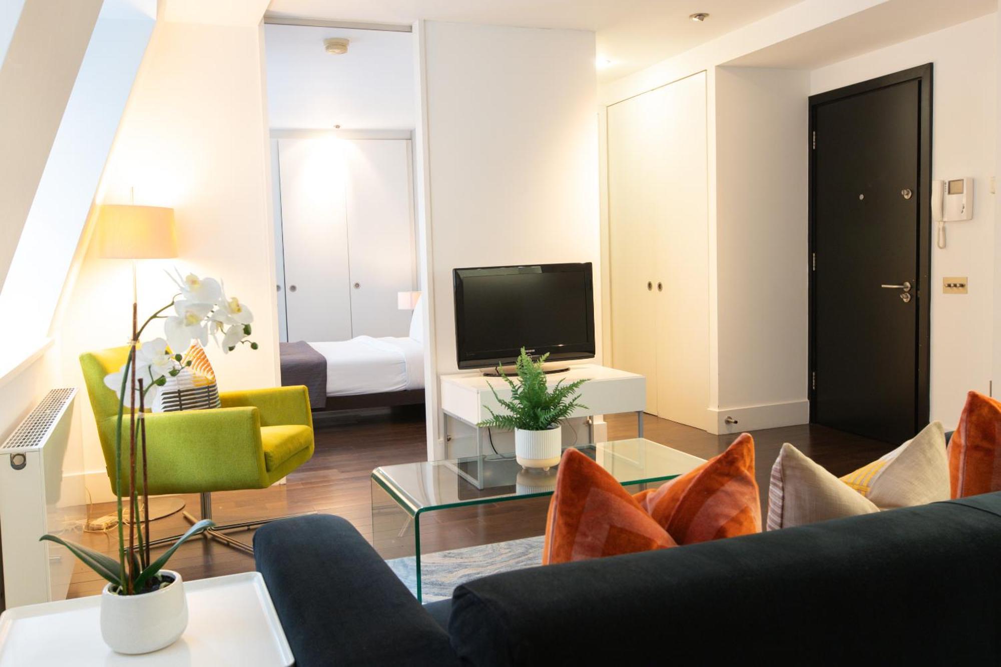 Apartment Charming 1br Near Monument Station! *