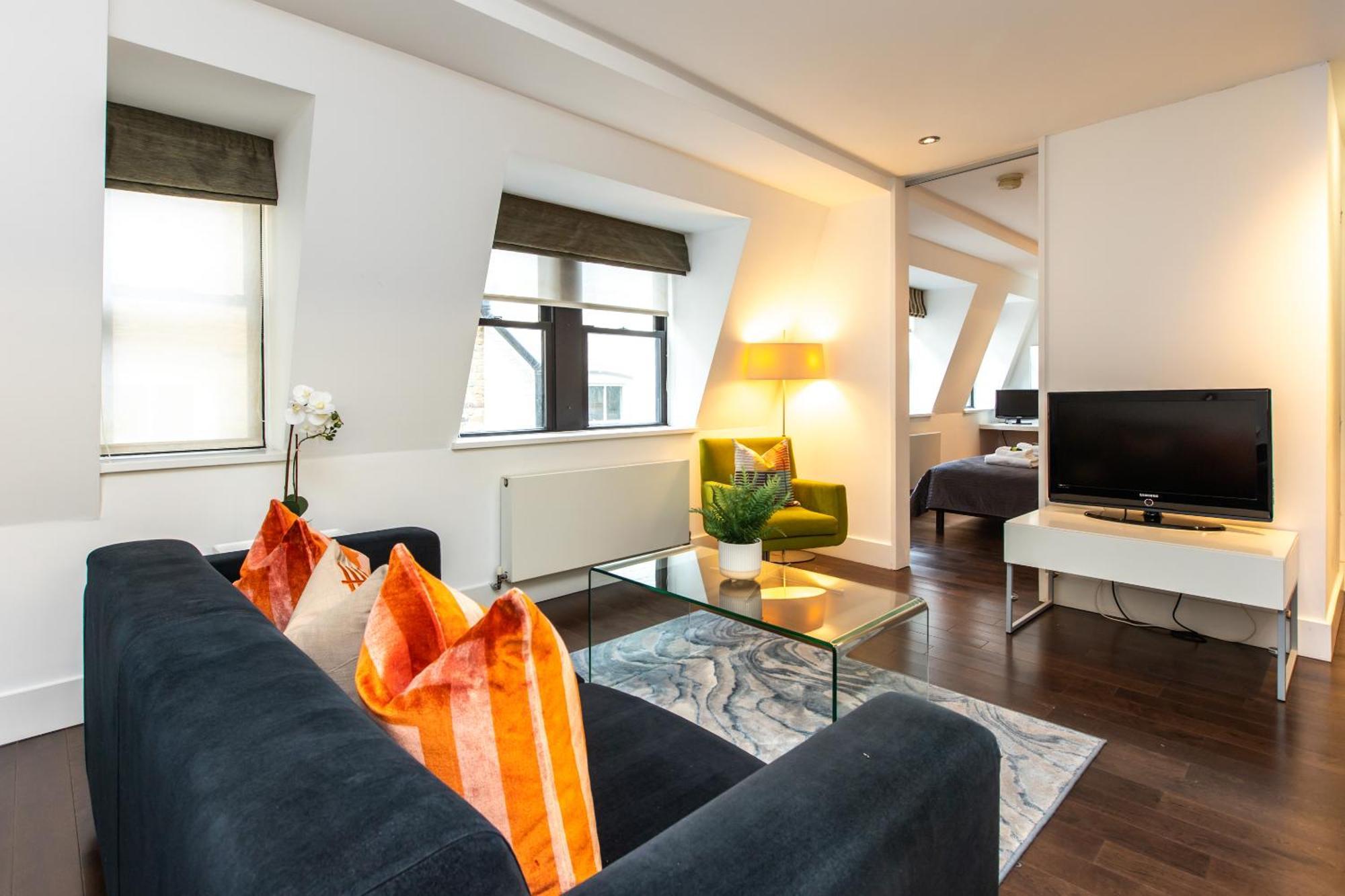 Charming 1br Near Monument Station! Apartment *
