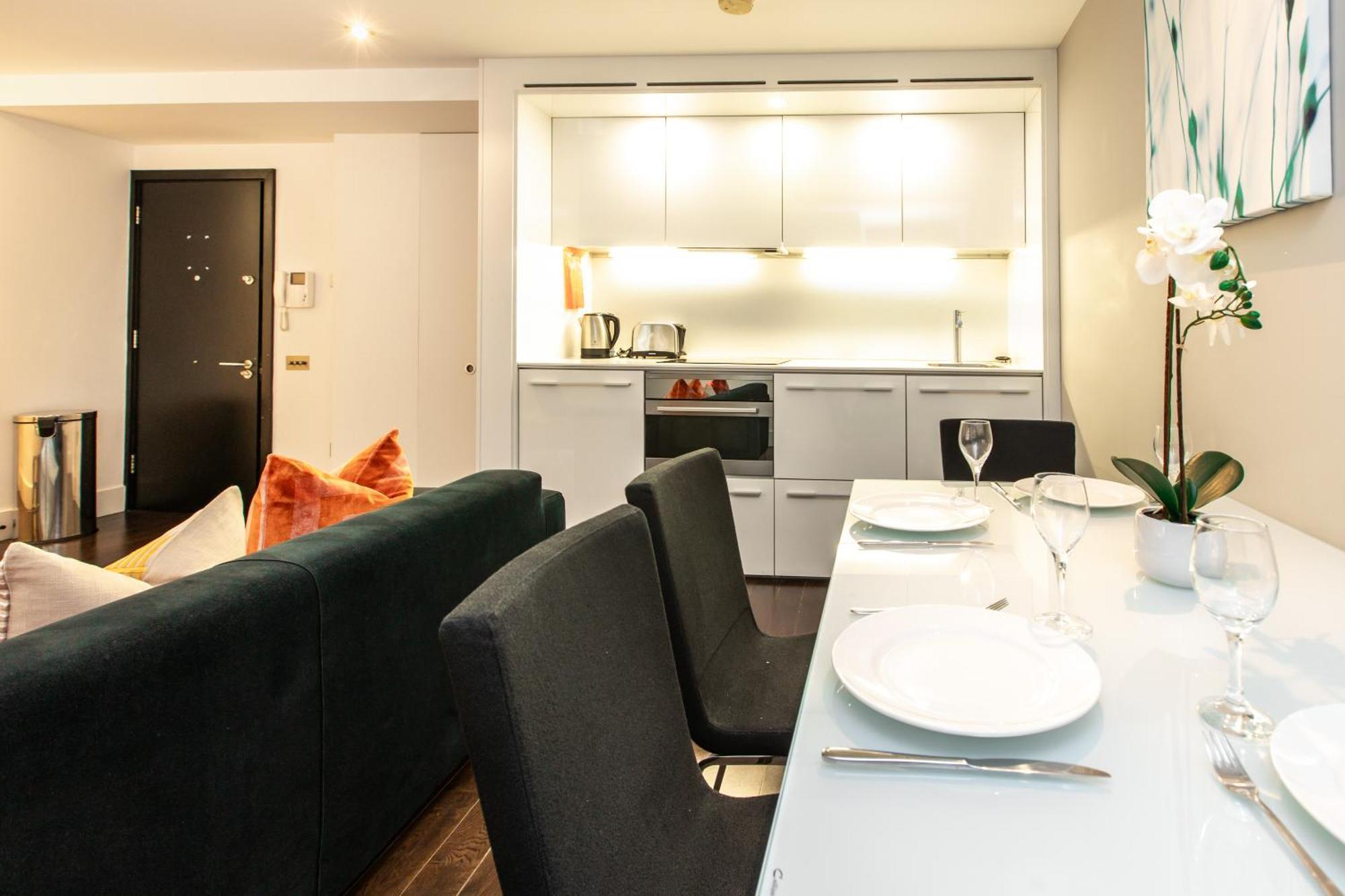 Apartment Charming 1br Near Monument Station!