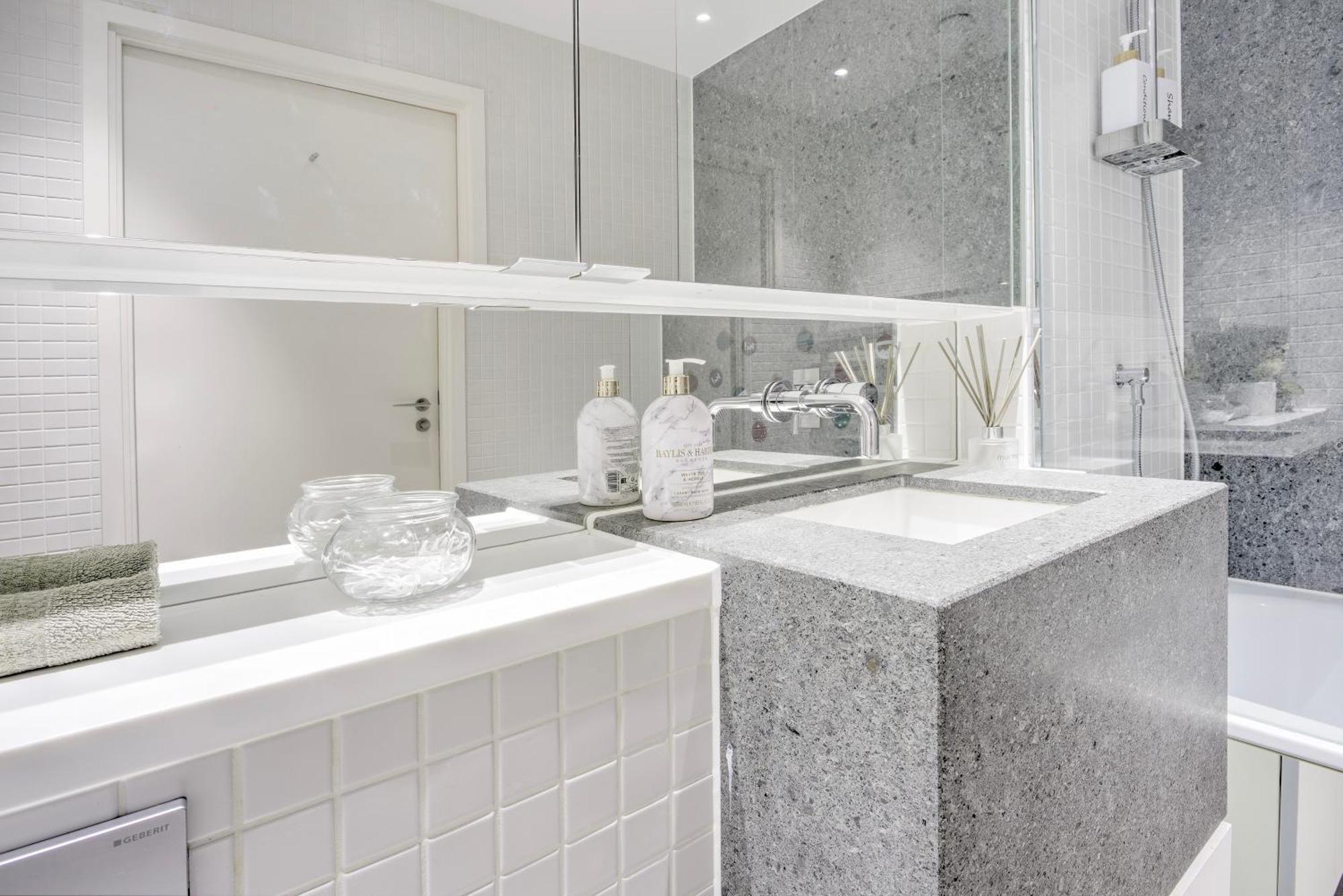 Apartment Trendy 3-bed, 2-bath - O2 Escape - Your Ideal *