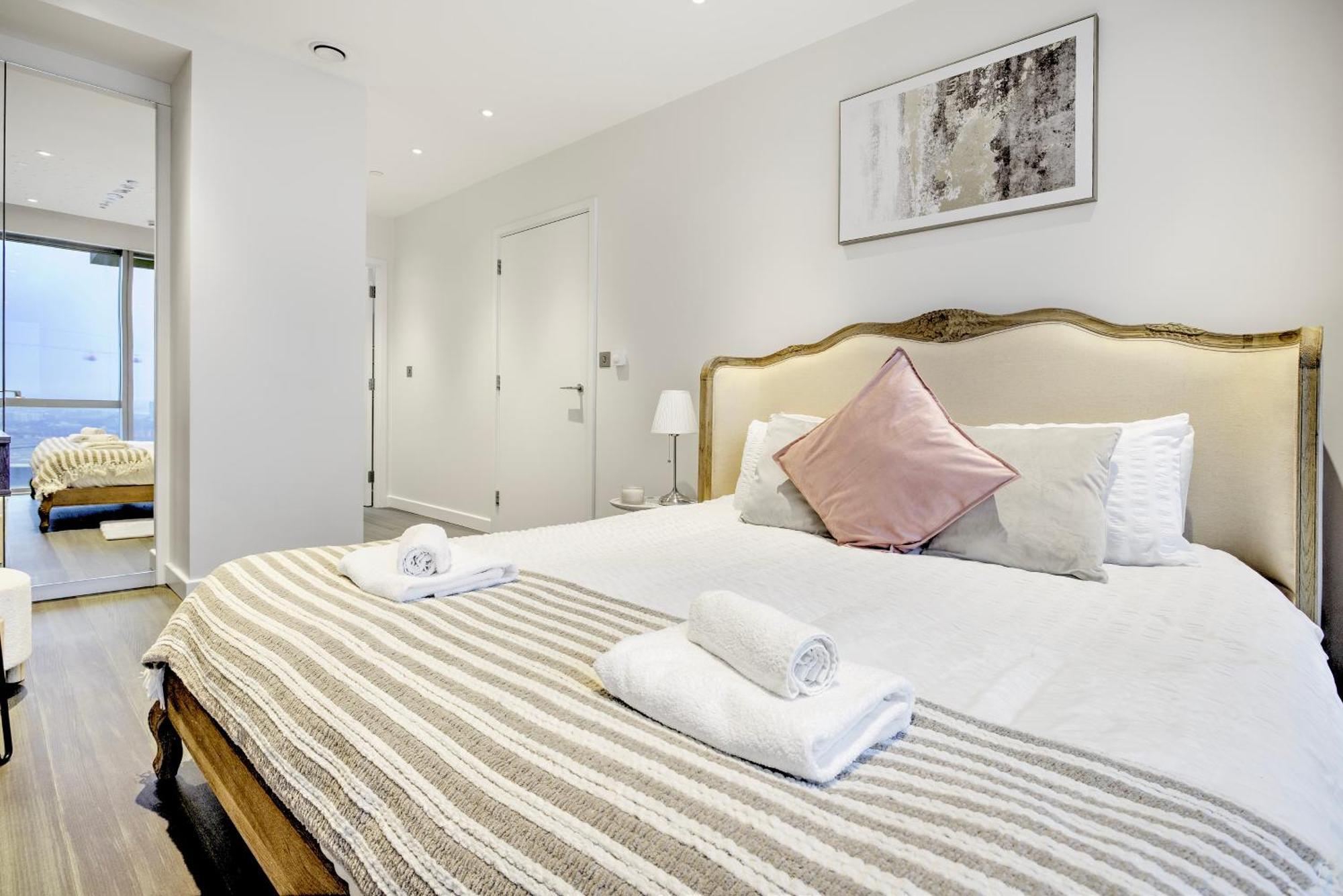 Trendy 3-bed, 2-bath - O2 Escape - Your Ideal * London