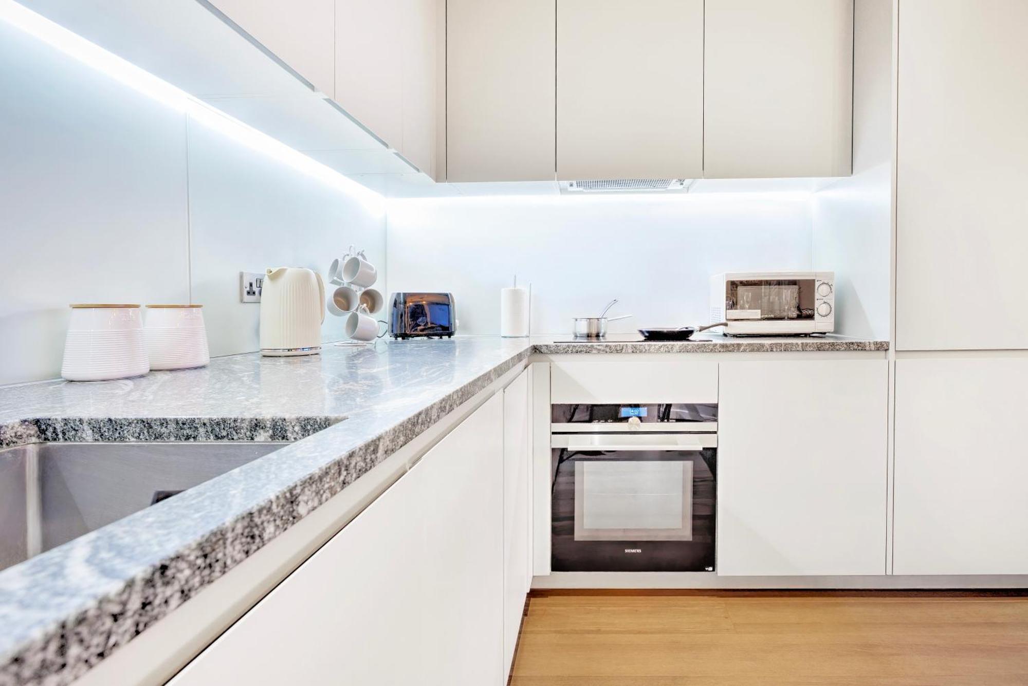 Trendy 3-bed, 2-bath - O2 Escape - Your Ideal Apartment
