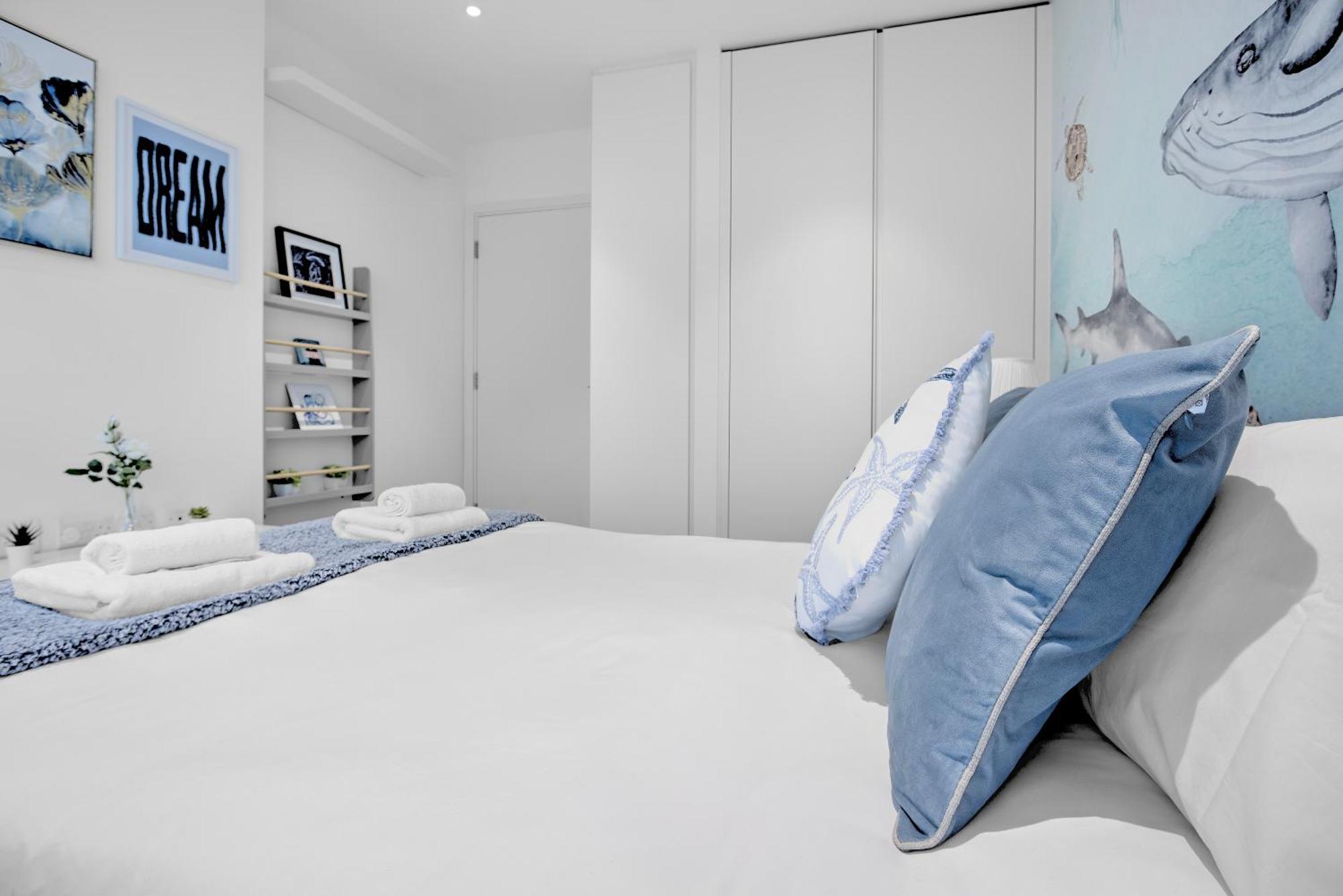 Trendy 3-bed, 2-bath - O2 Escape - Your Ideal * London