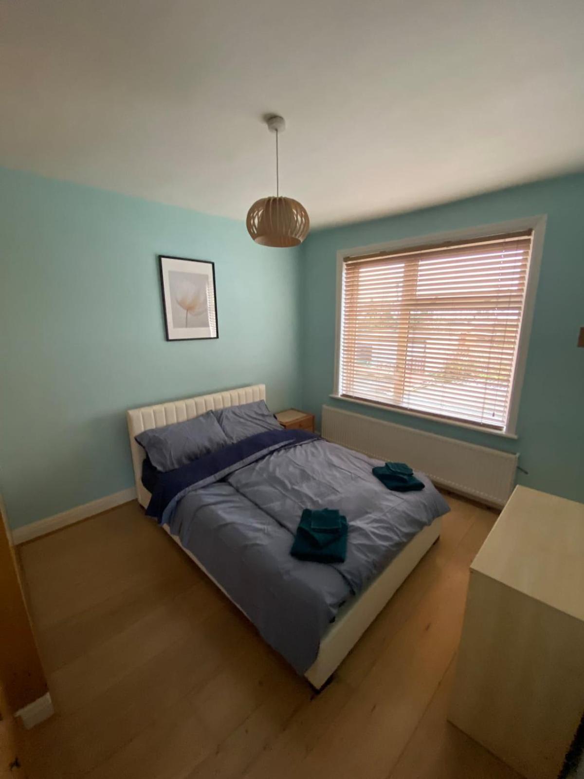 House For 7, Garden With Pond, 20min From Heathrow