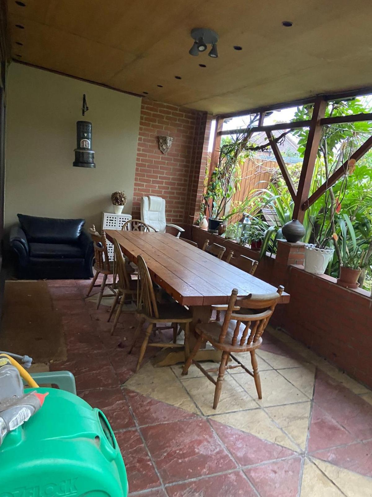 House For 7, Garden With Pond, 20min From Heathrow Holiday home *
