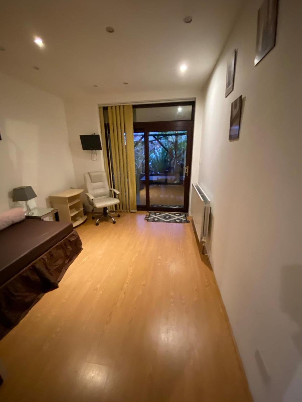 House For 7, Garden With Pond, 20min From Heathrow *