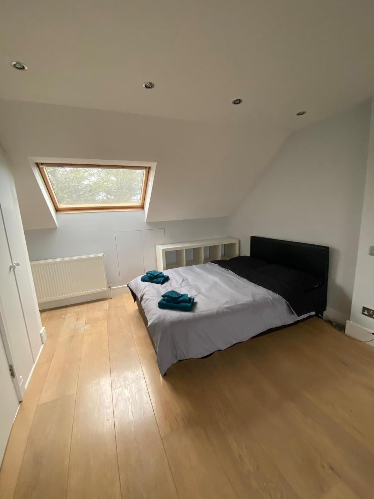 House For 7, Garden With Pond, 20min From Heathrow * London