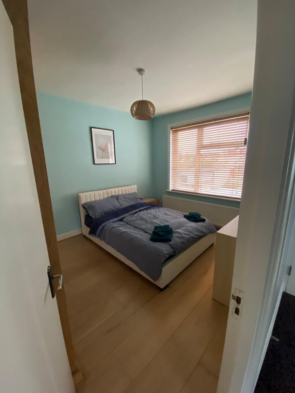 House For 7, Garden With Pond, 20min From Heathrow Holiday home