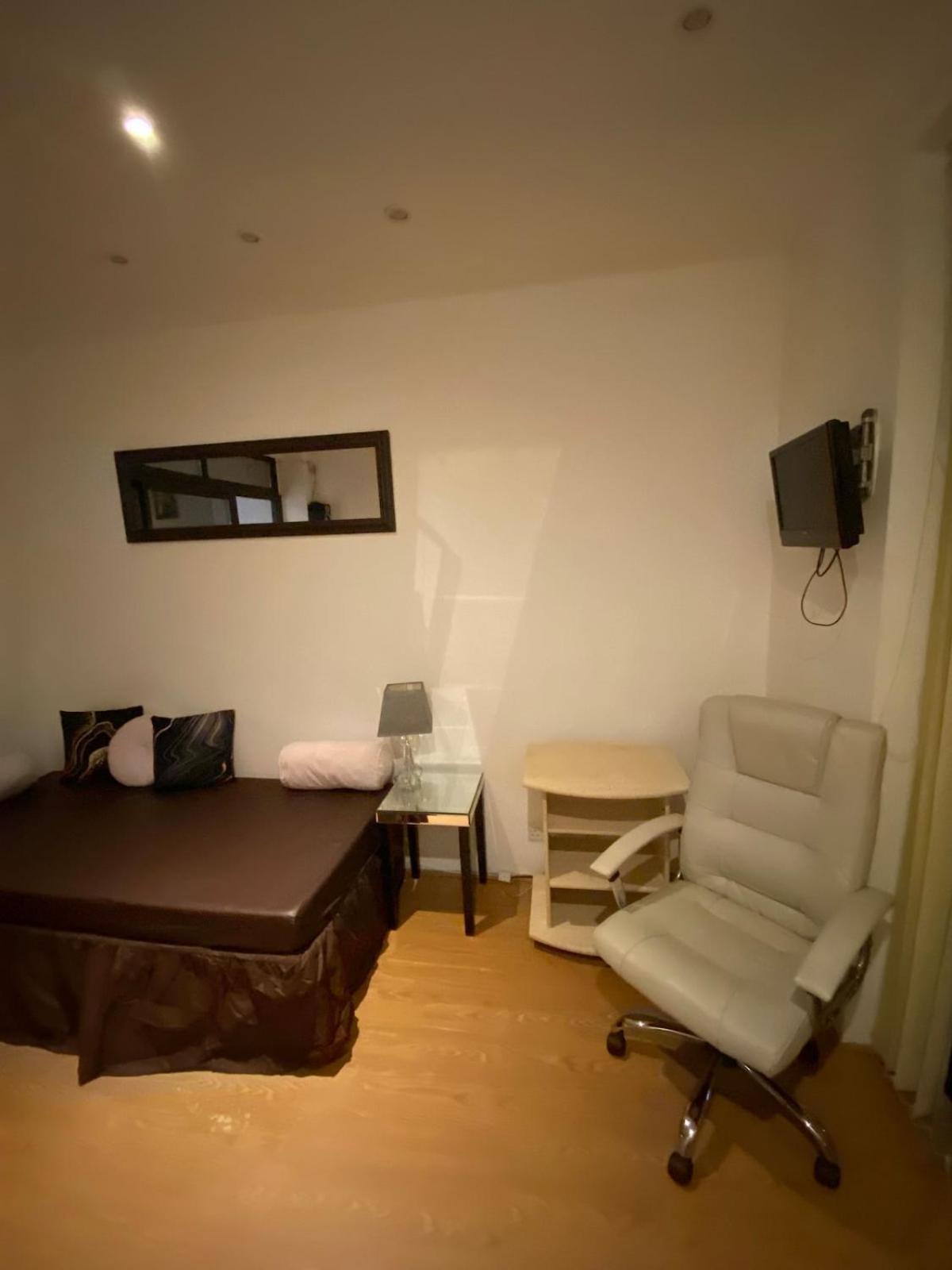 House For 7, Garden With Pond, 20min From Heathrow London
