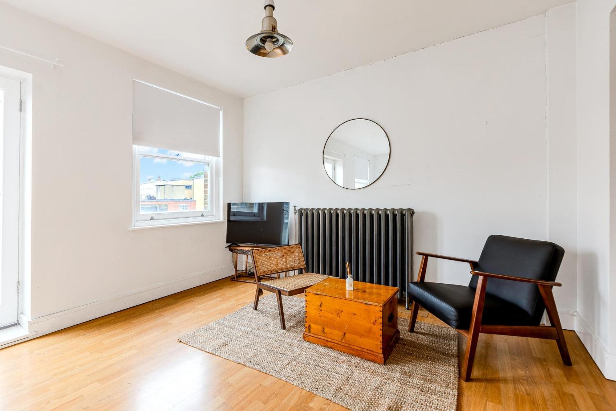 Apartment Lit & Airy In Vibrant Spitalfields London