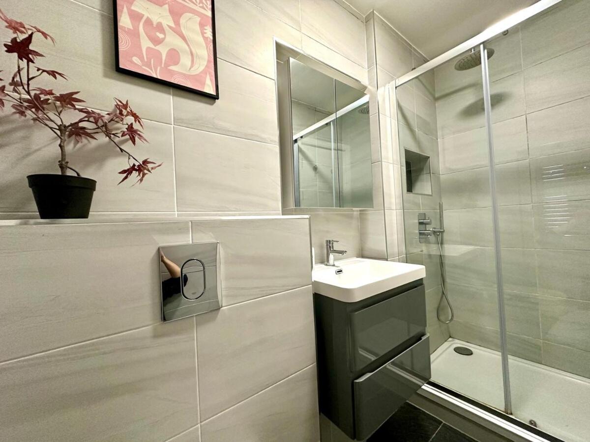 Deluxe Entire Flat In Centre * London