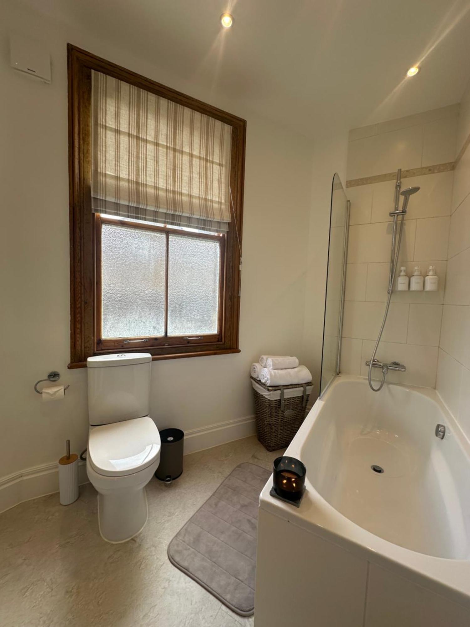 Entire Flat In The Diamond Of Battersea London