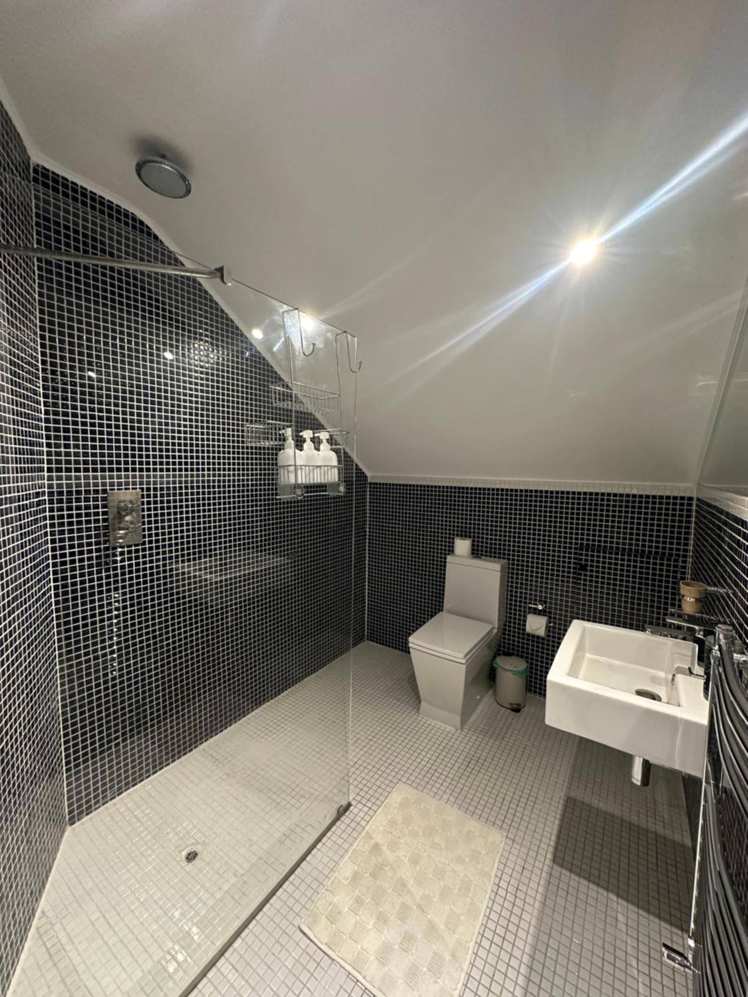 Entire Flat In The Diamond Of Battersea * London