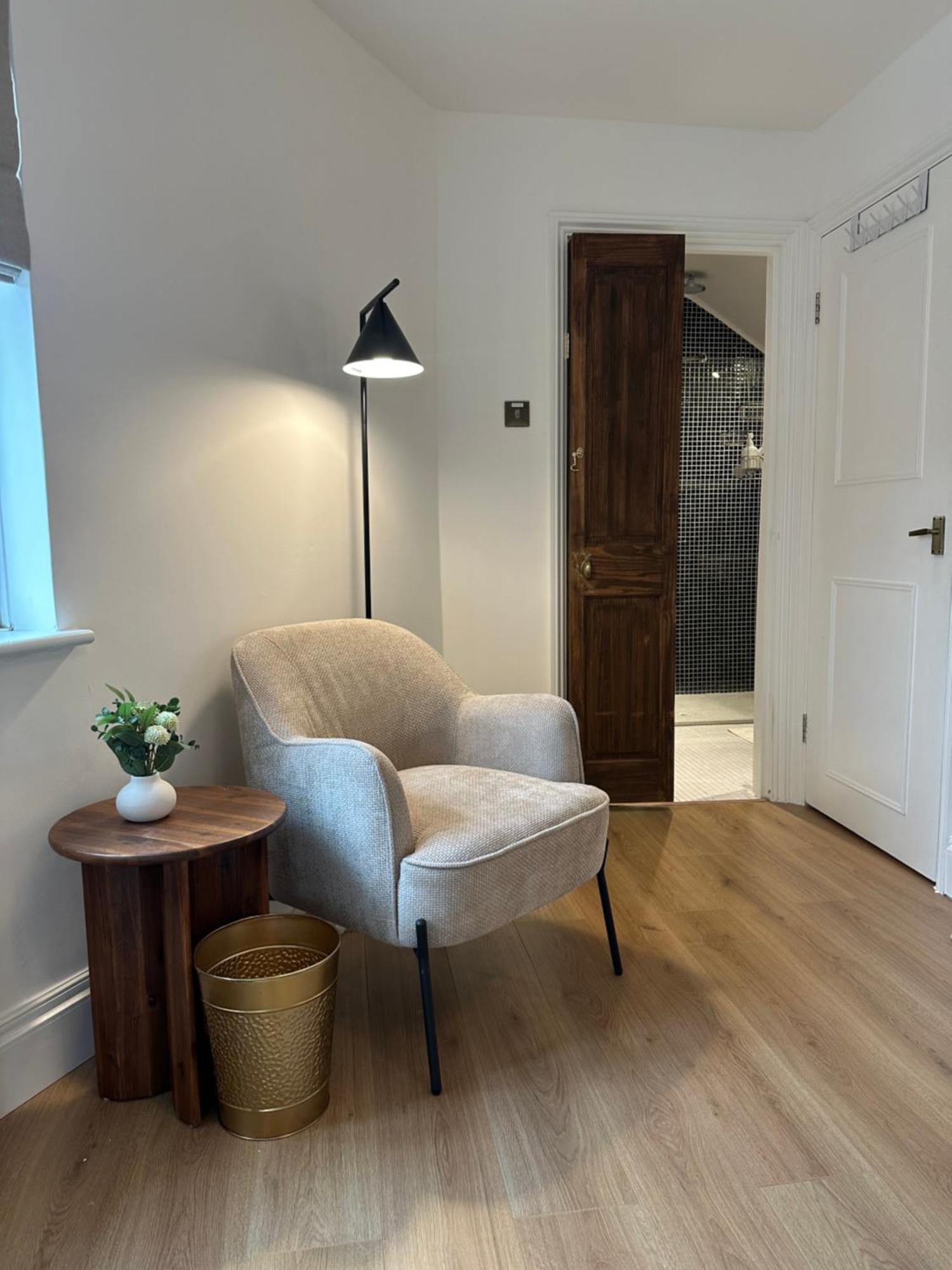Entire Flat In The Diamond Of Battersea Apartment London