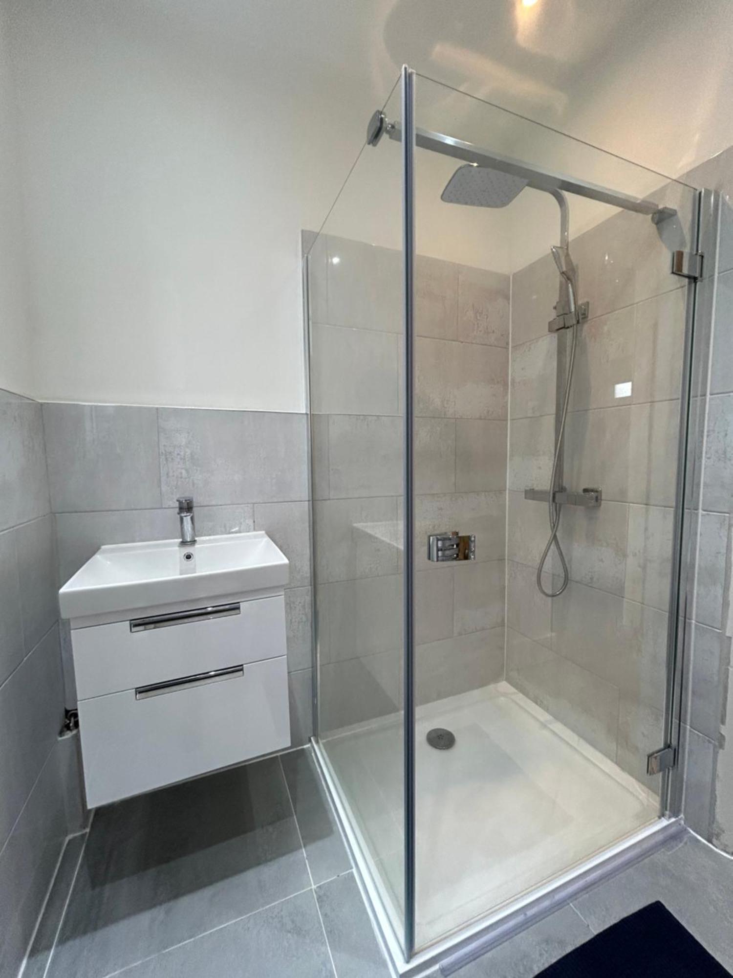Apartment Spacious Battersea And *