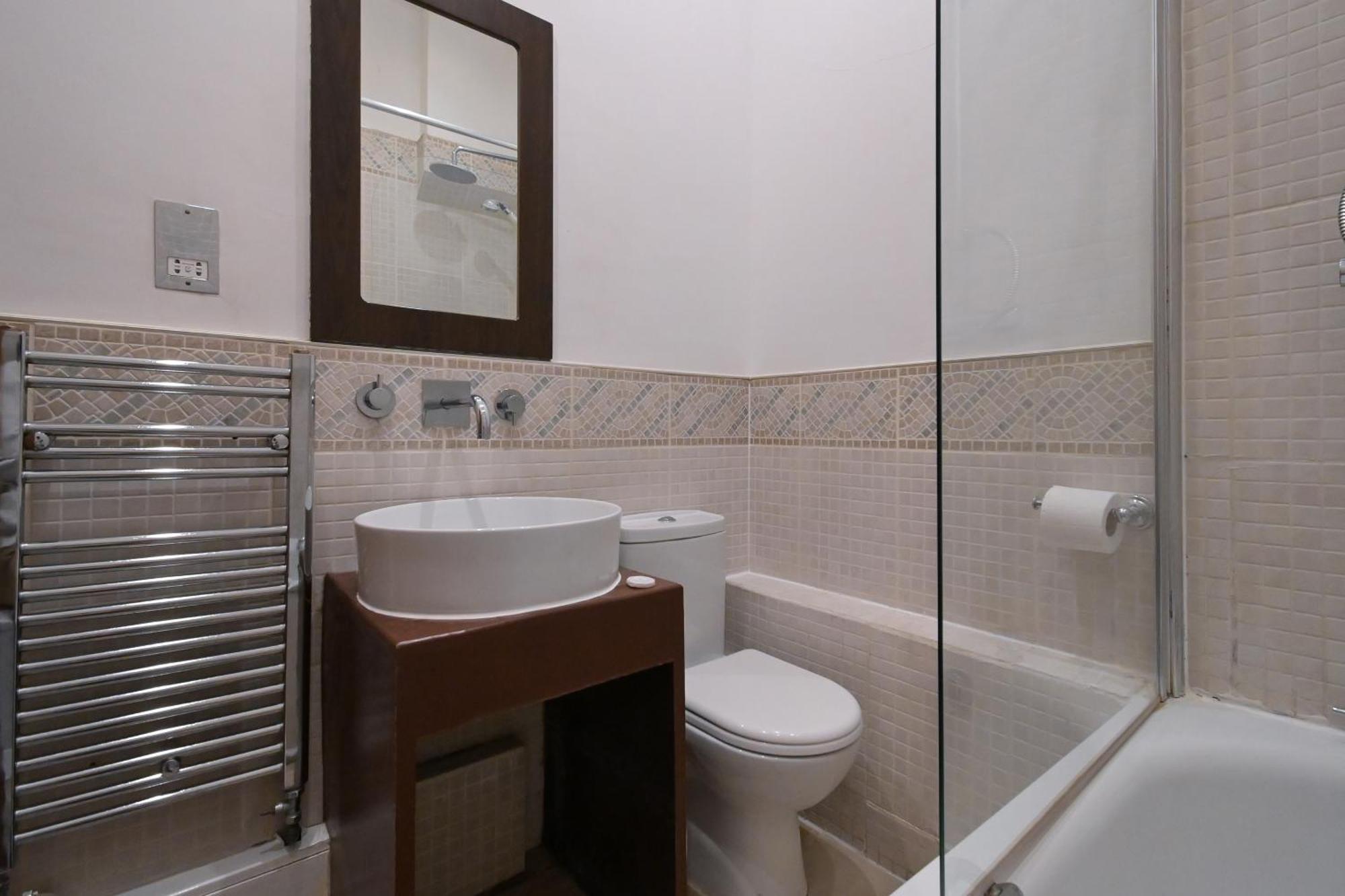 Queensway Hyde Park Flat By Dc *