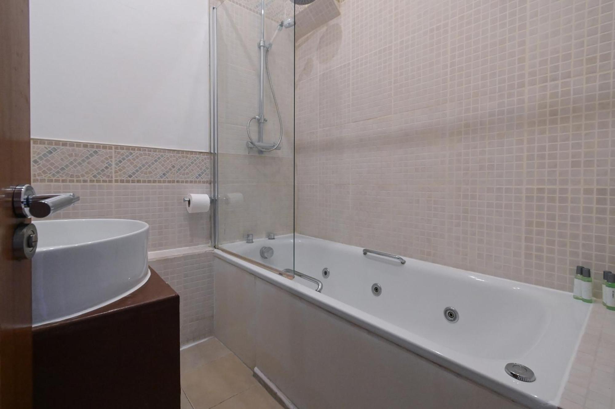 Queensway Hyde Park Flat By Dc Guest house London