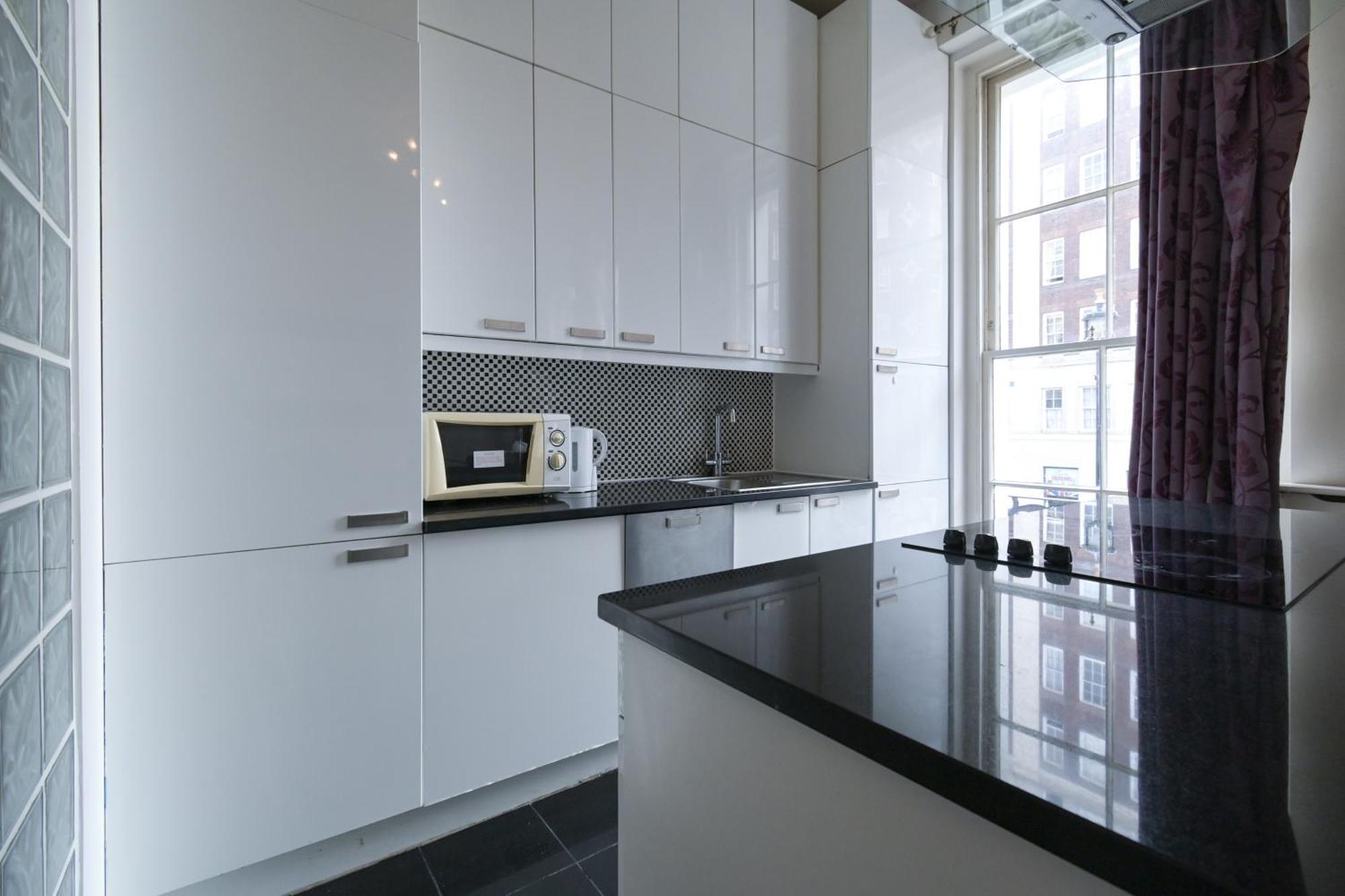 Queensway Hyde Park Flat By Dc Guest house London