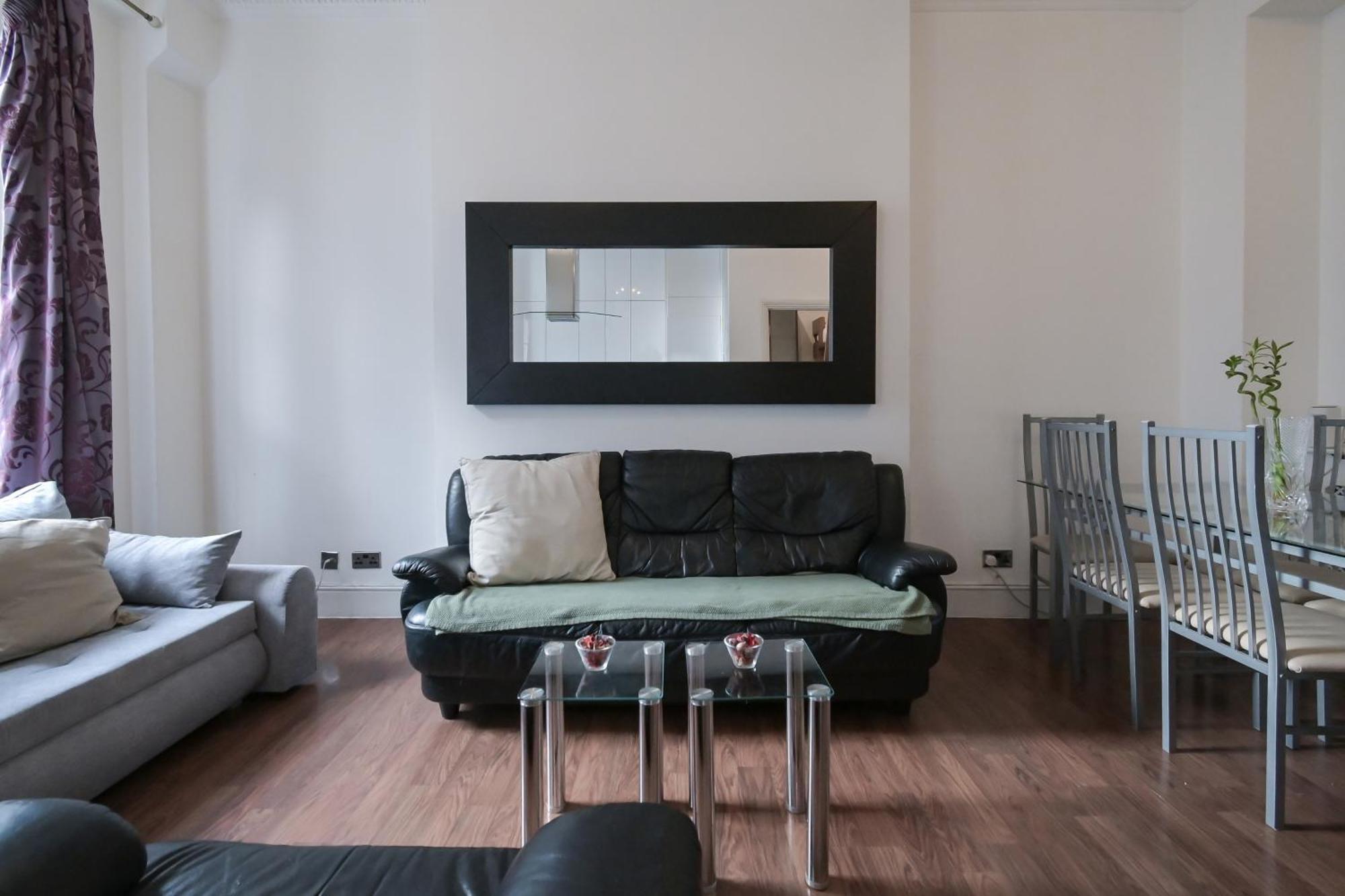 Queensway Hyde Park Flat By Dc Guest house
