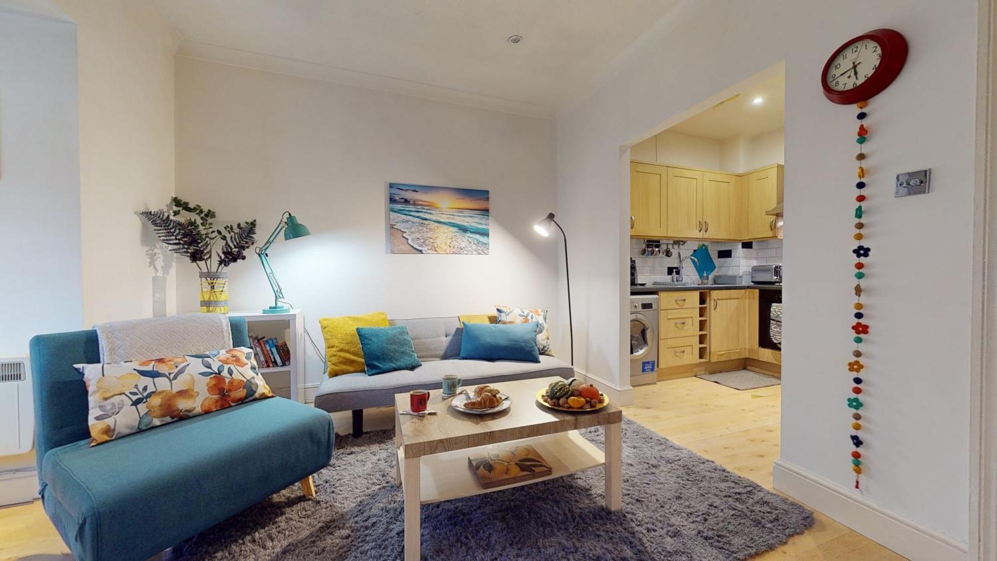 The Cosy Bay Near Tower Bridge *