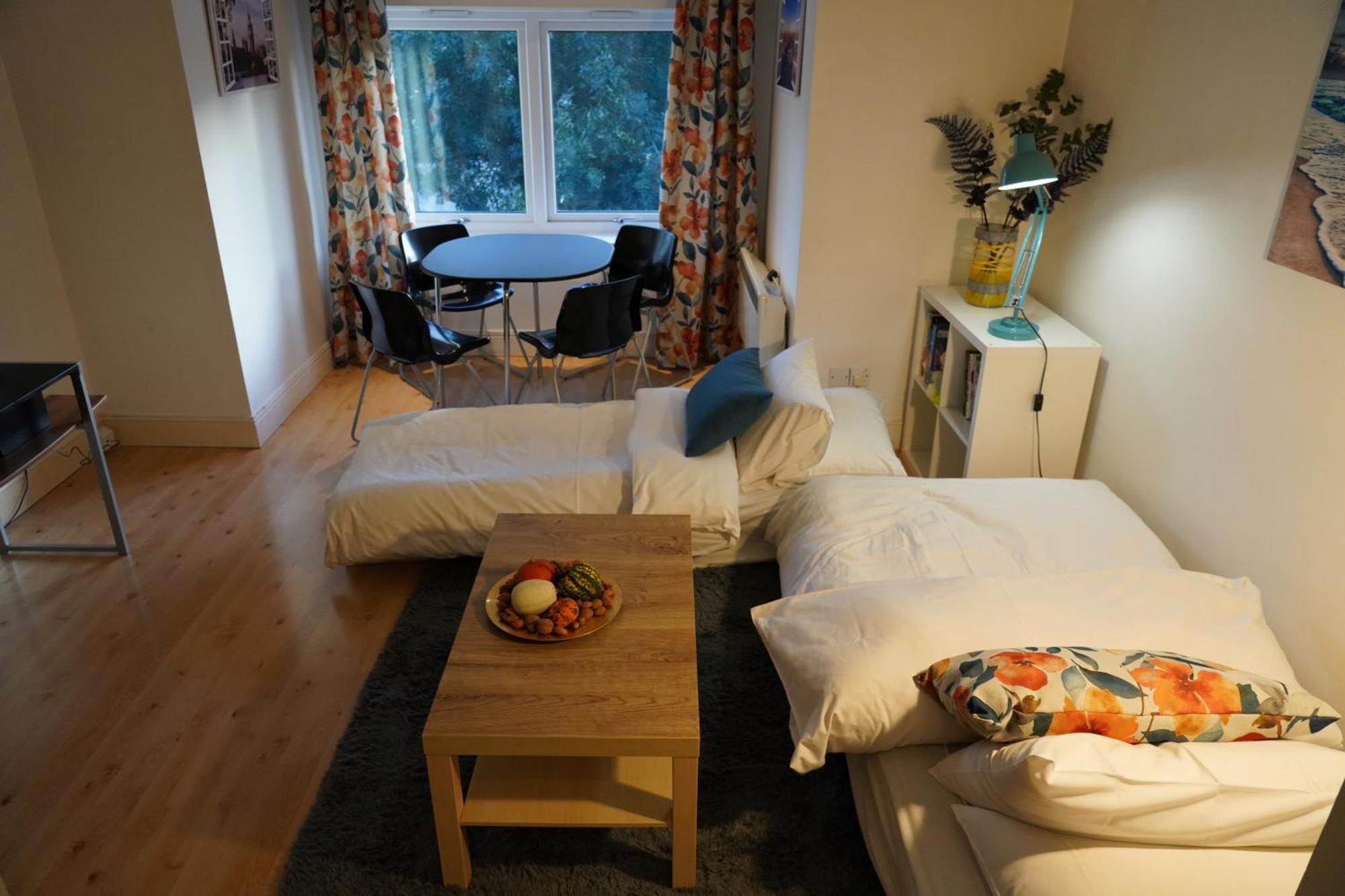 The Cosy Bay Near Tower Bridge * London