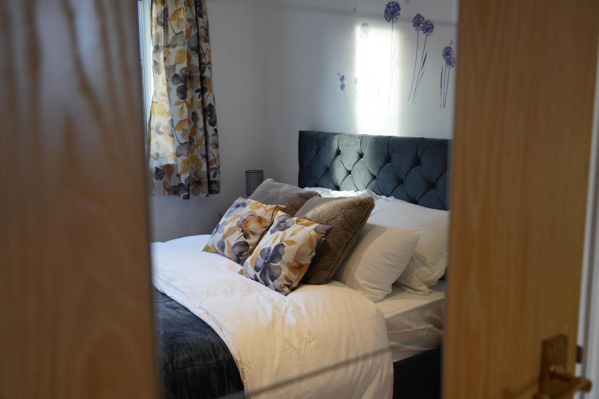 The Cosy Bay Near Tower Bridge *