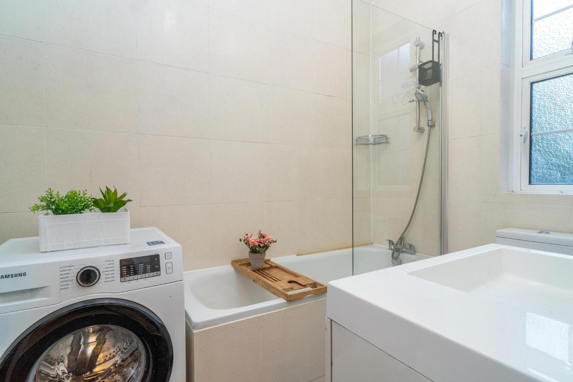 Apartment Location! 2 Bed/2bath - Pro Host
