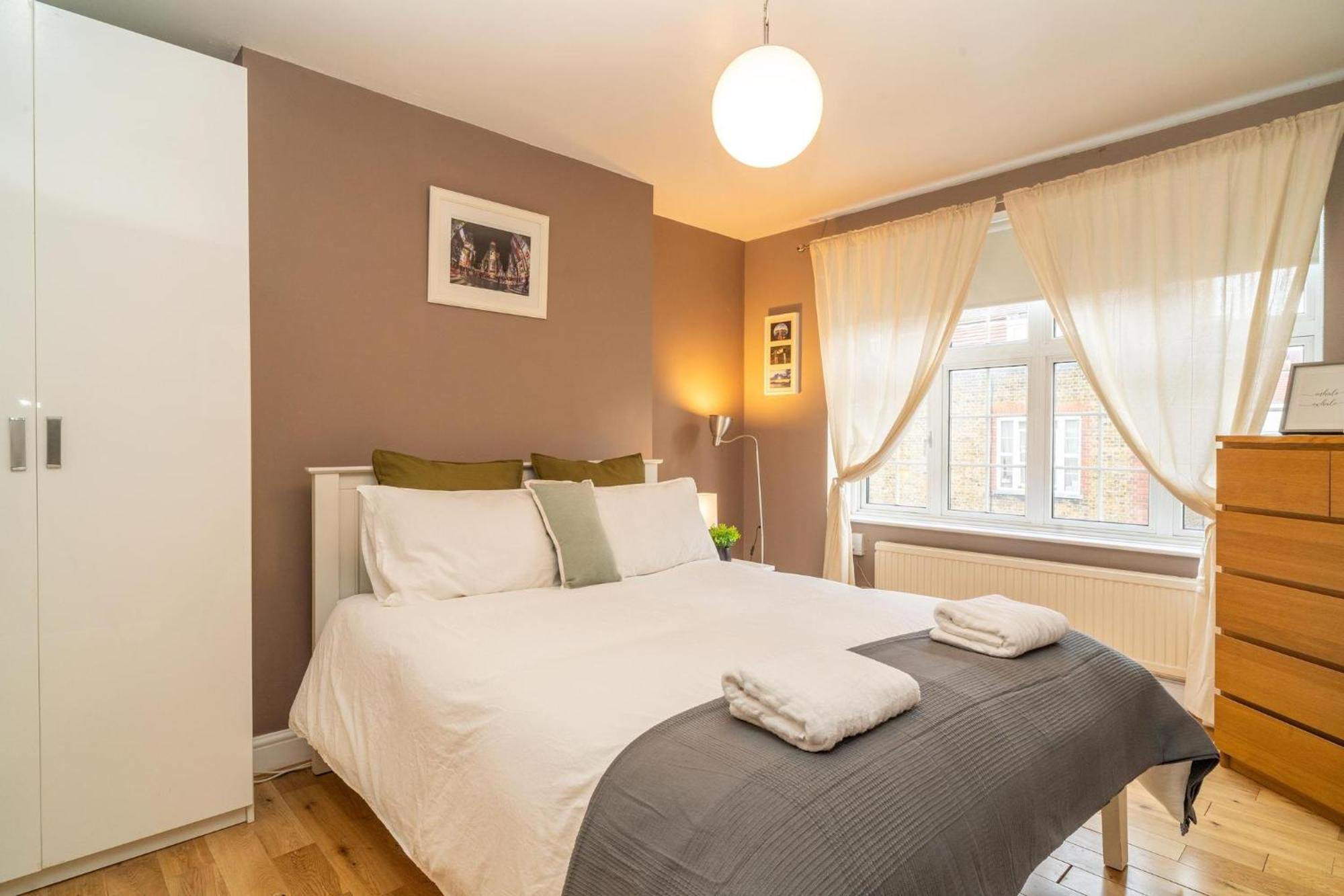 Location! 2 Bed/2bath - Pro Host Apartment London