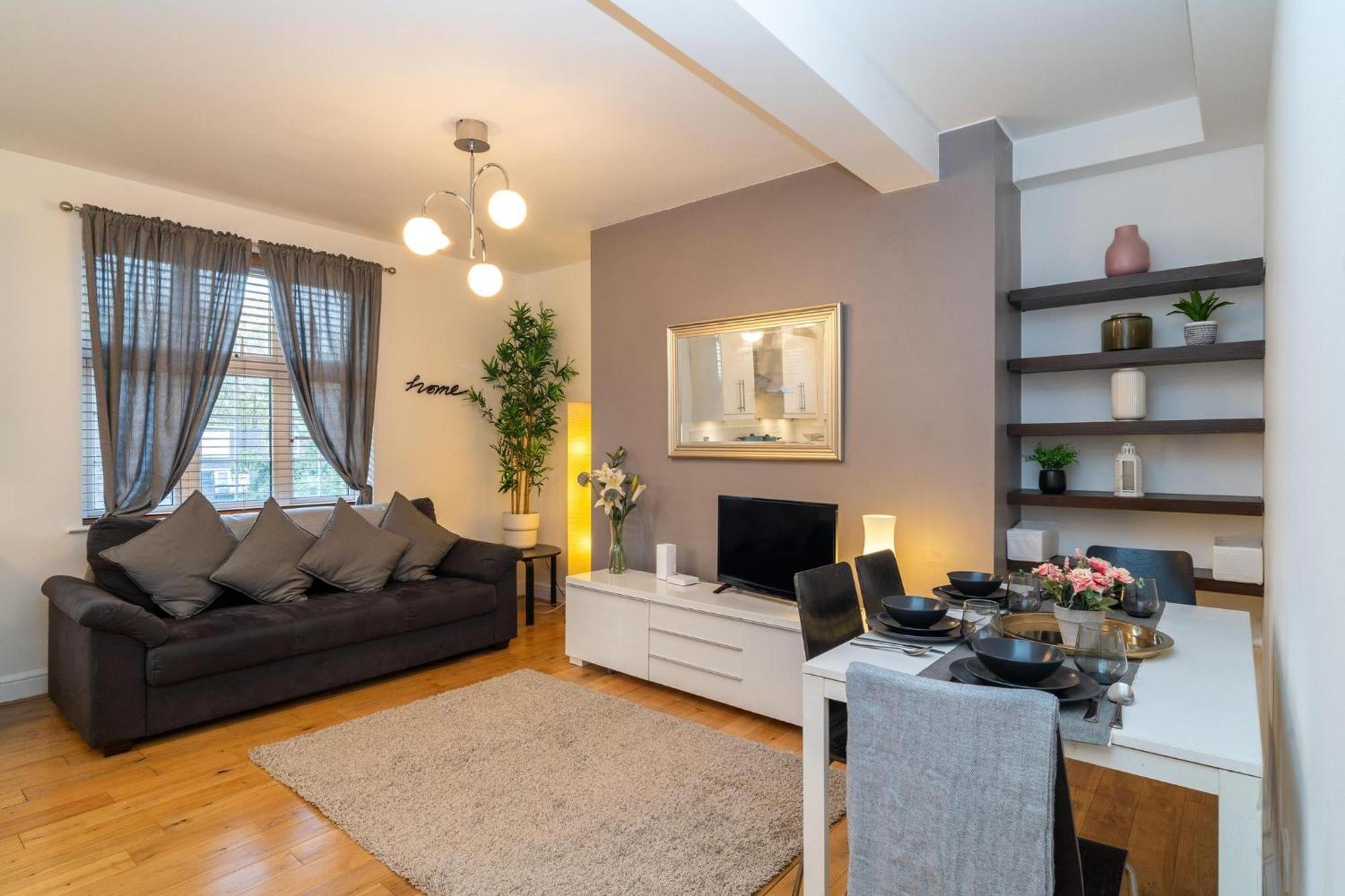 Location! 2 Bed/2bath - Pro Host London
