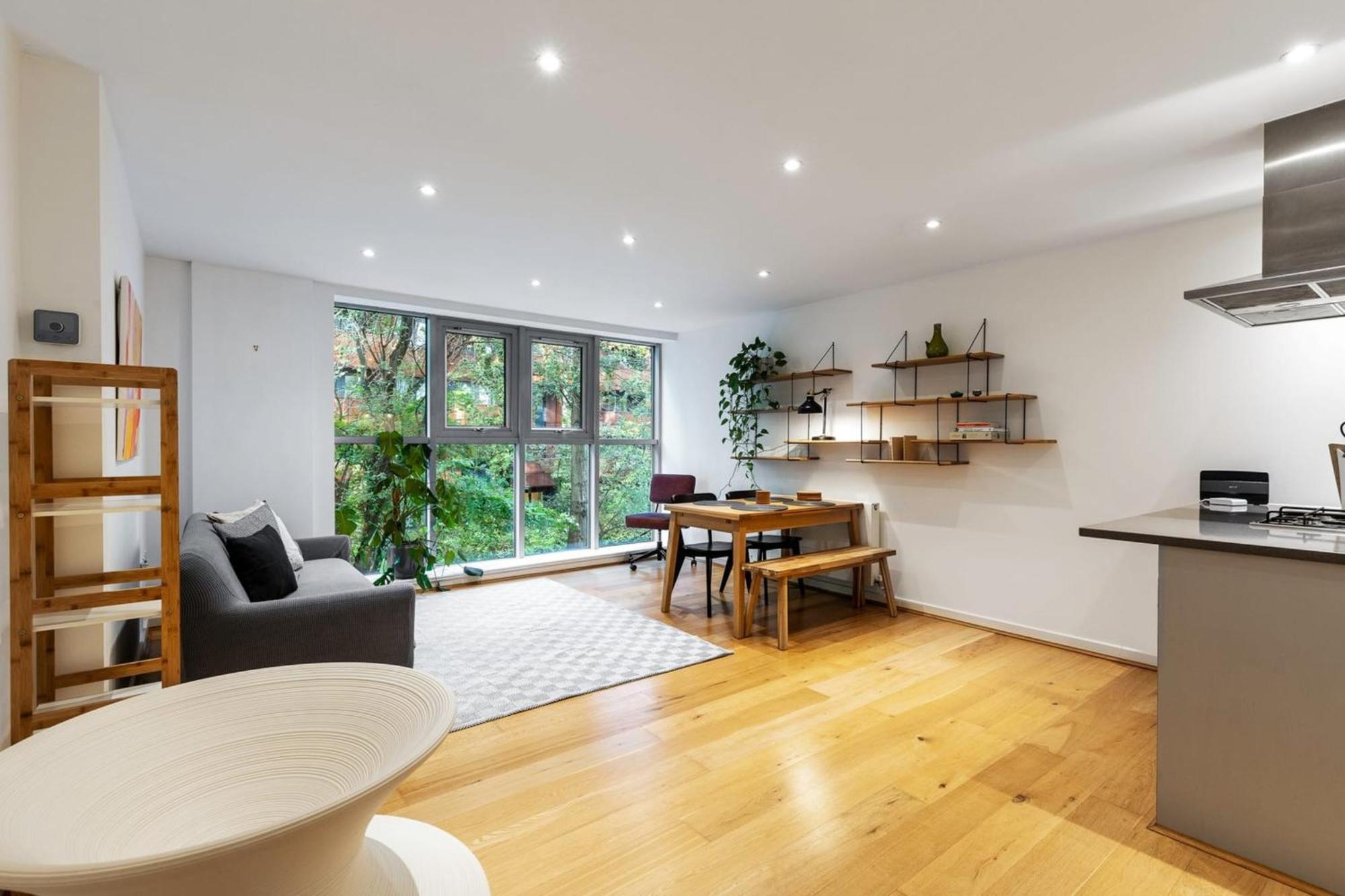 2-bed 2-bath In Old Street London