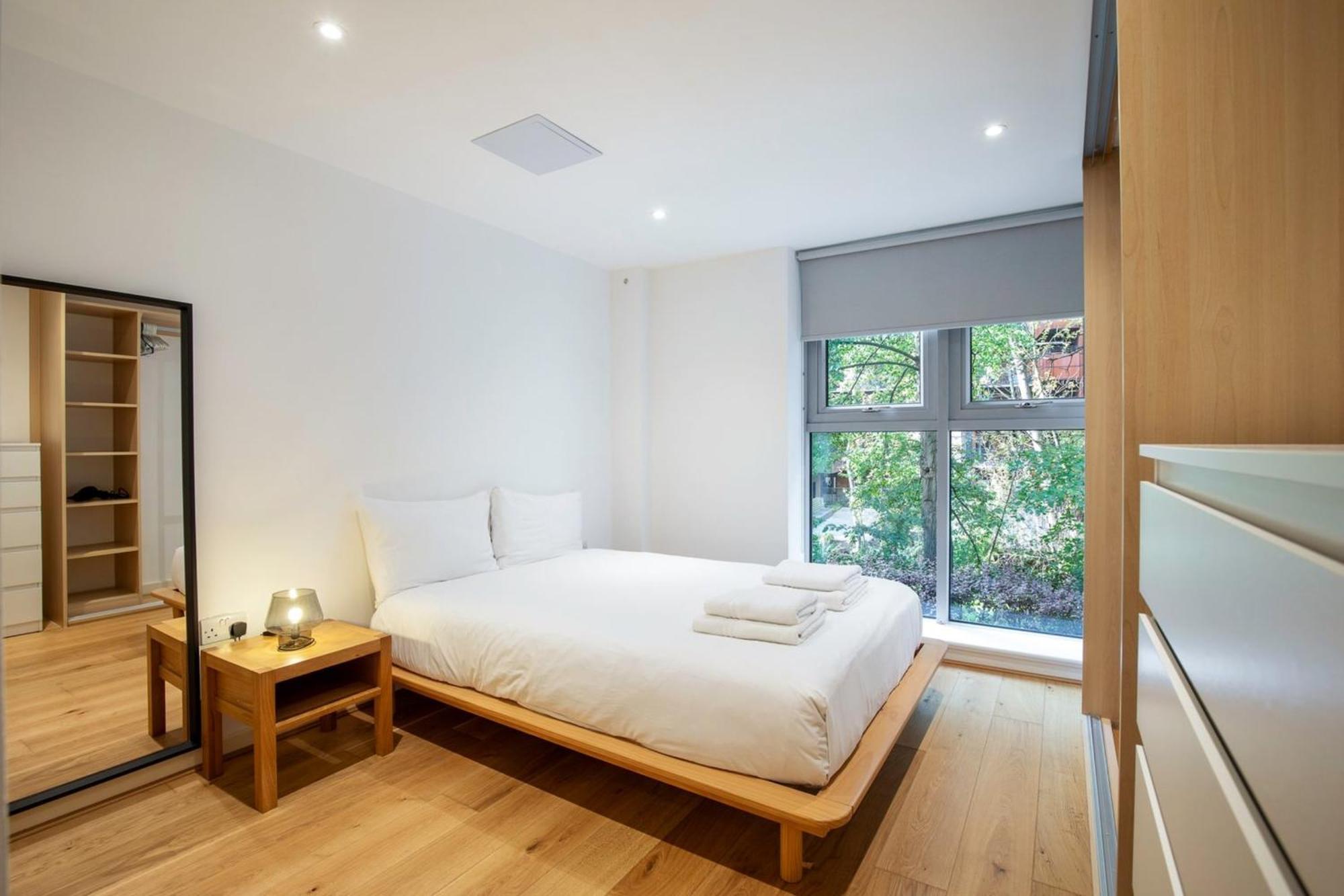 Apartment 2-bed 2-bath In Old Street *