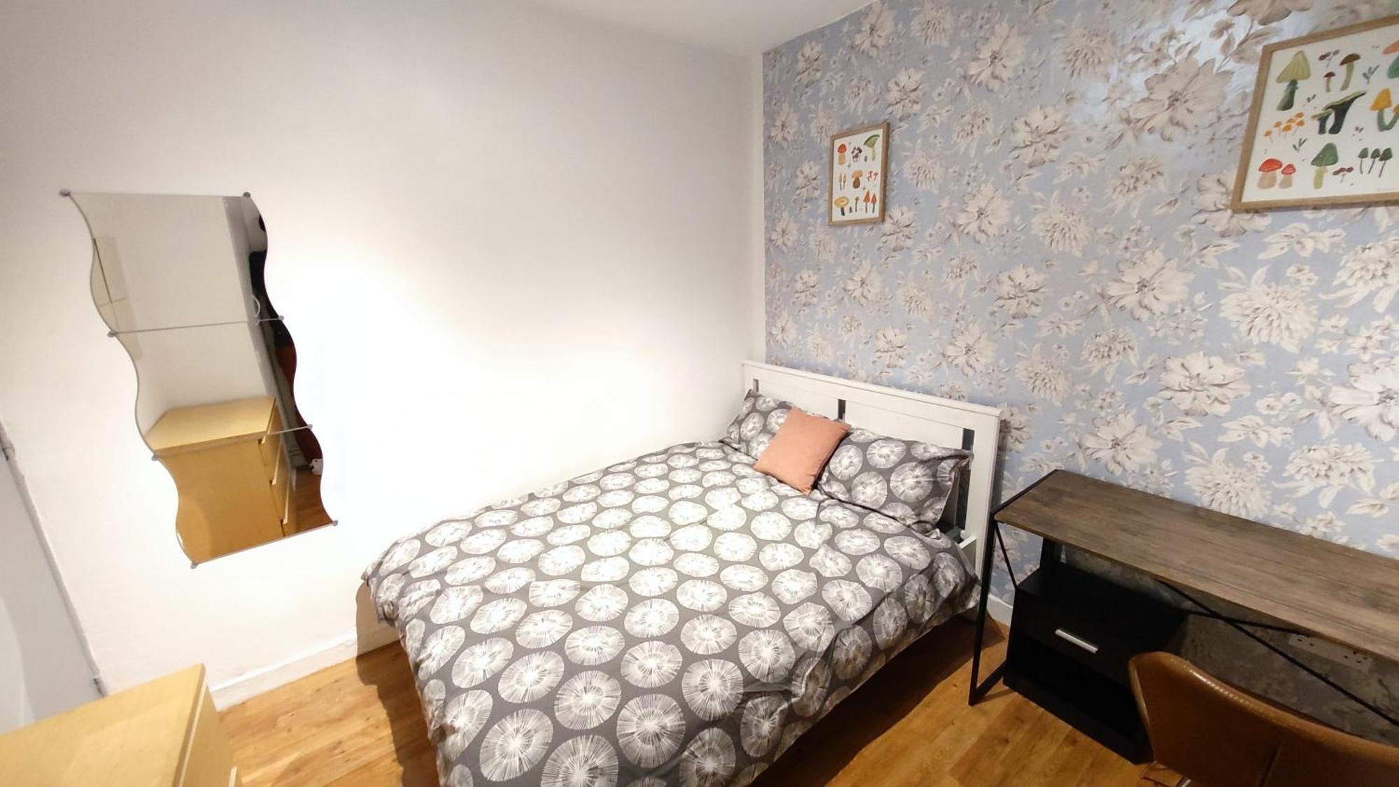Spacious Flat With 2 To 3 Bedrooms In Apartment