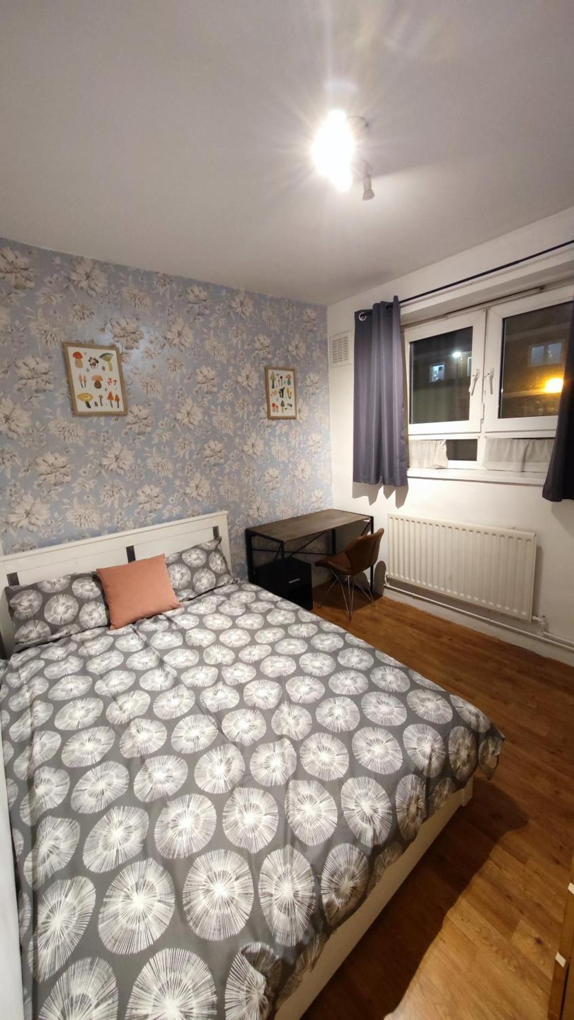 Spacious Flat With 2 To 3 Bedrooms In Apartment *