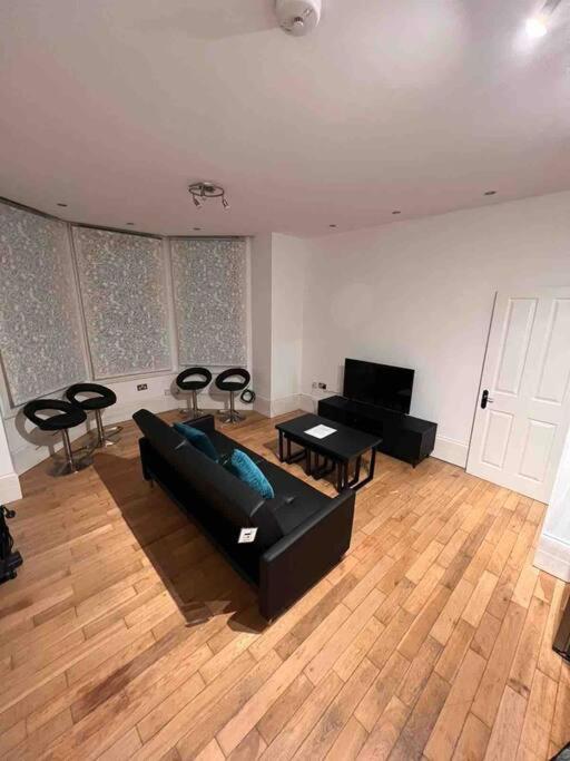 2 Bed Garden Flat West Dulwich Free Street Parking Apartment *