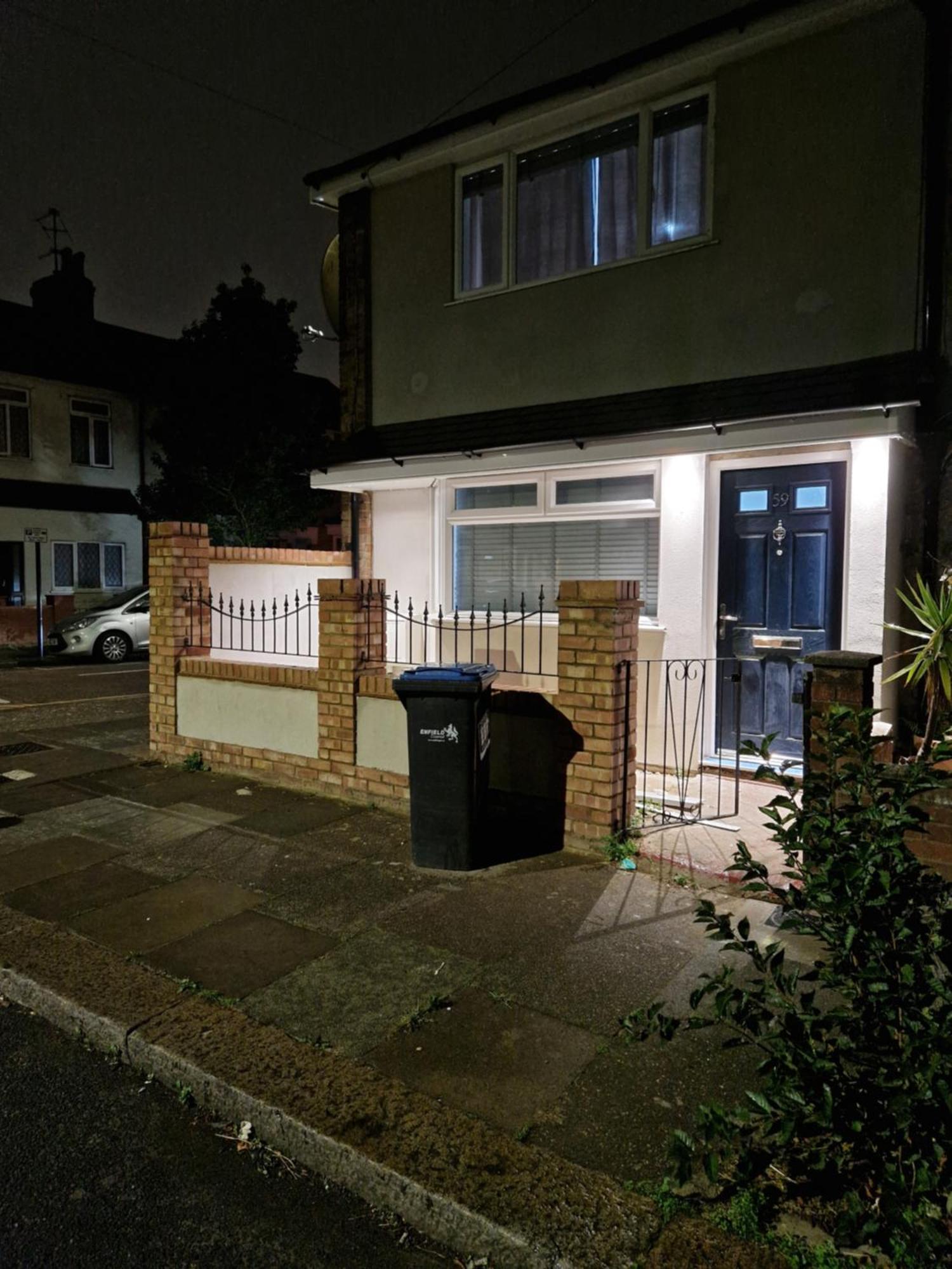 Holiday home Stylish 2 Bed Home- Short Walk To Tottenham Stadium/stations London