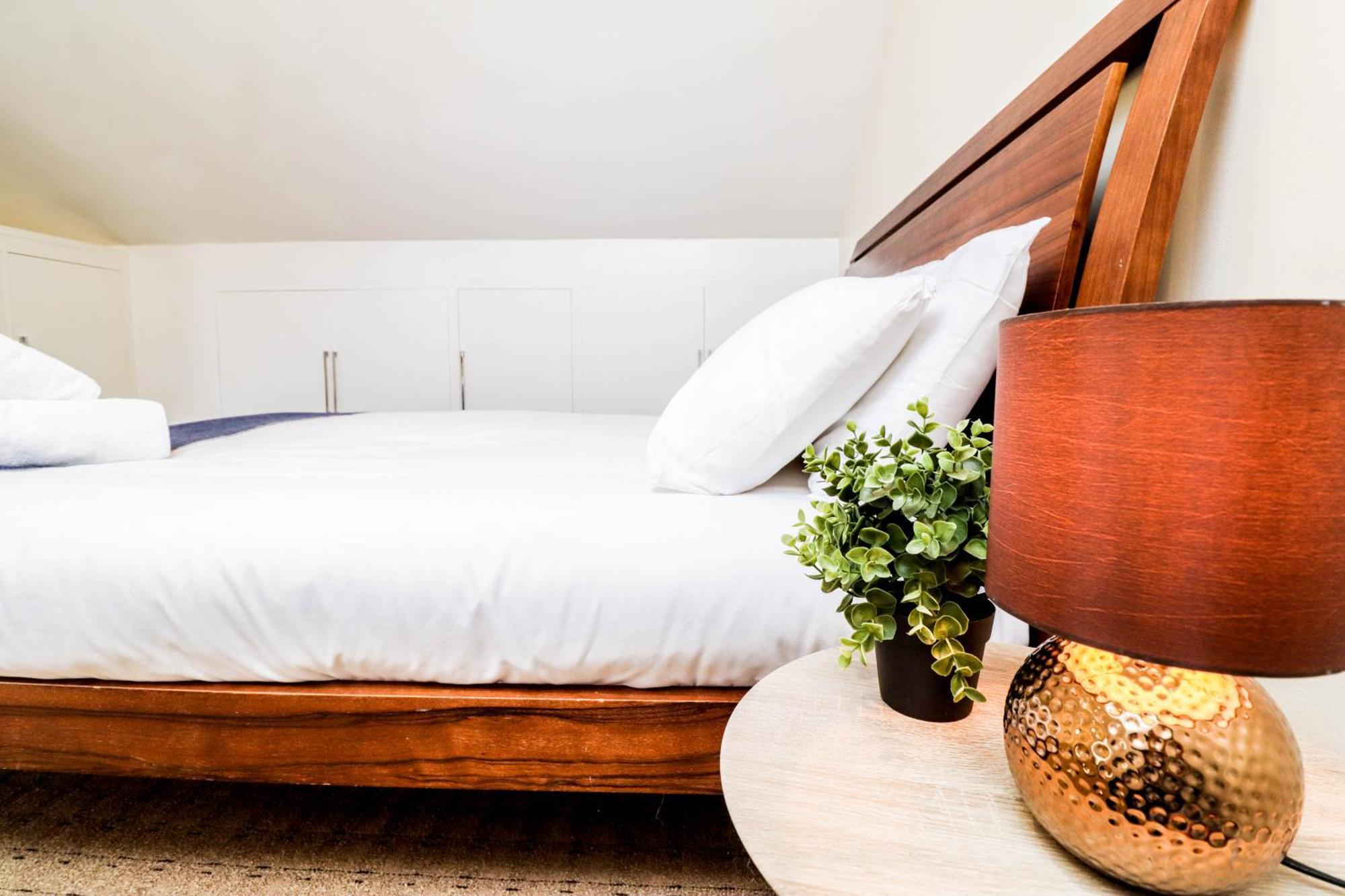 Spacious 4-bed In St.john's Wood Apartment *
