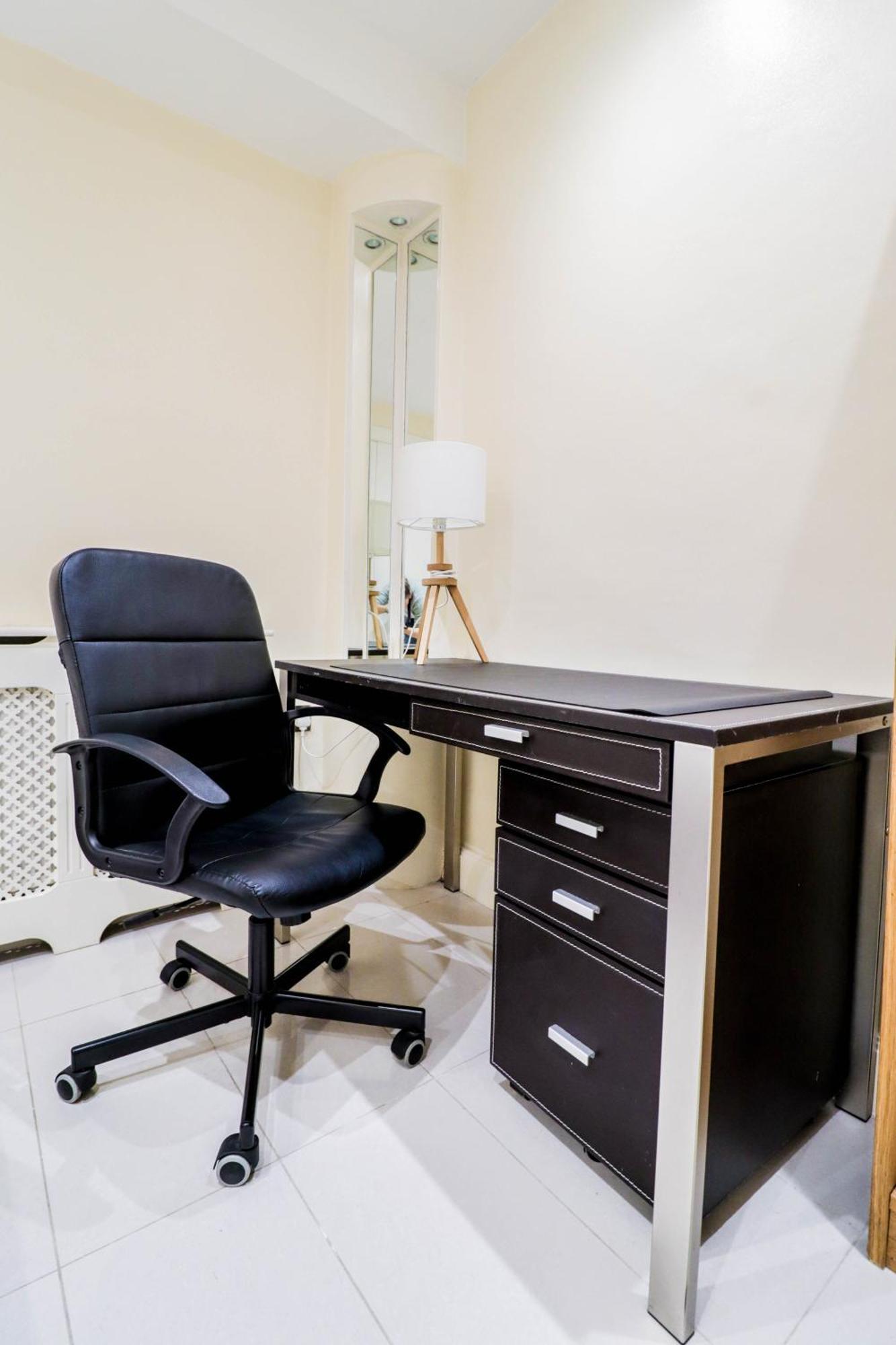 Spacious 4-bed In St.john's Wood Apartment London