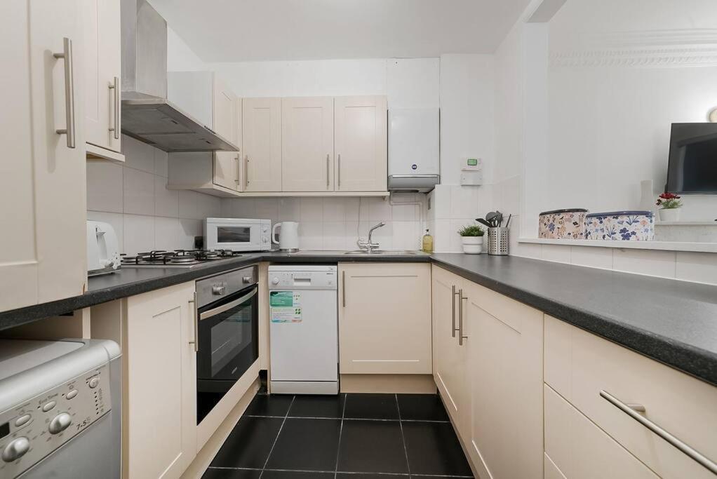 Knightsbridge Two Bed * London