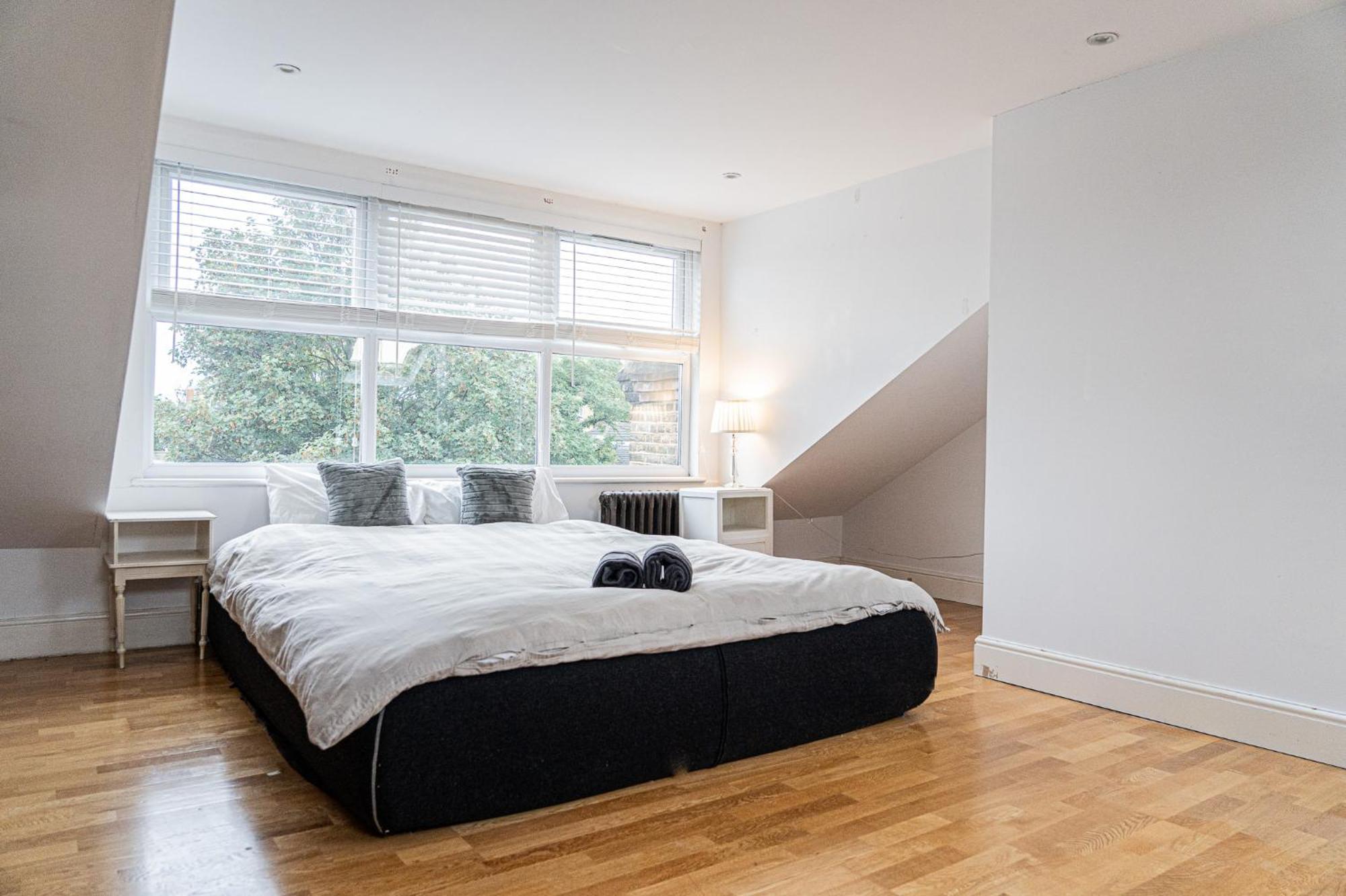 Spacious 2 Bedroom In Hackney London