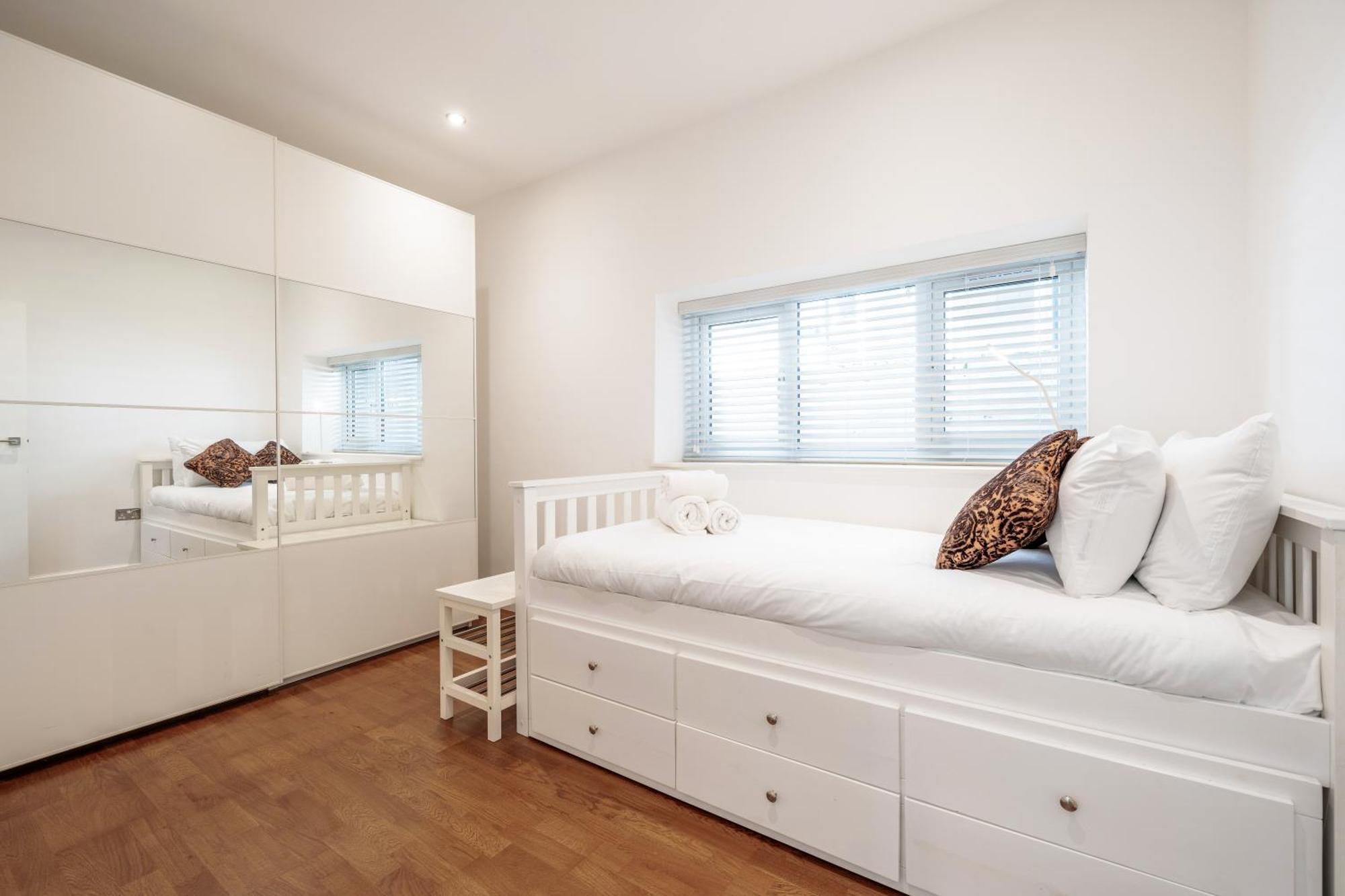 Maida Vale Gem By Little Venice With Stunning Garden Apartment London